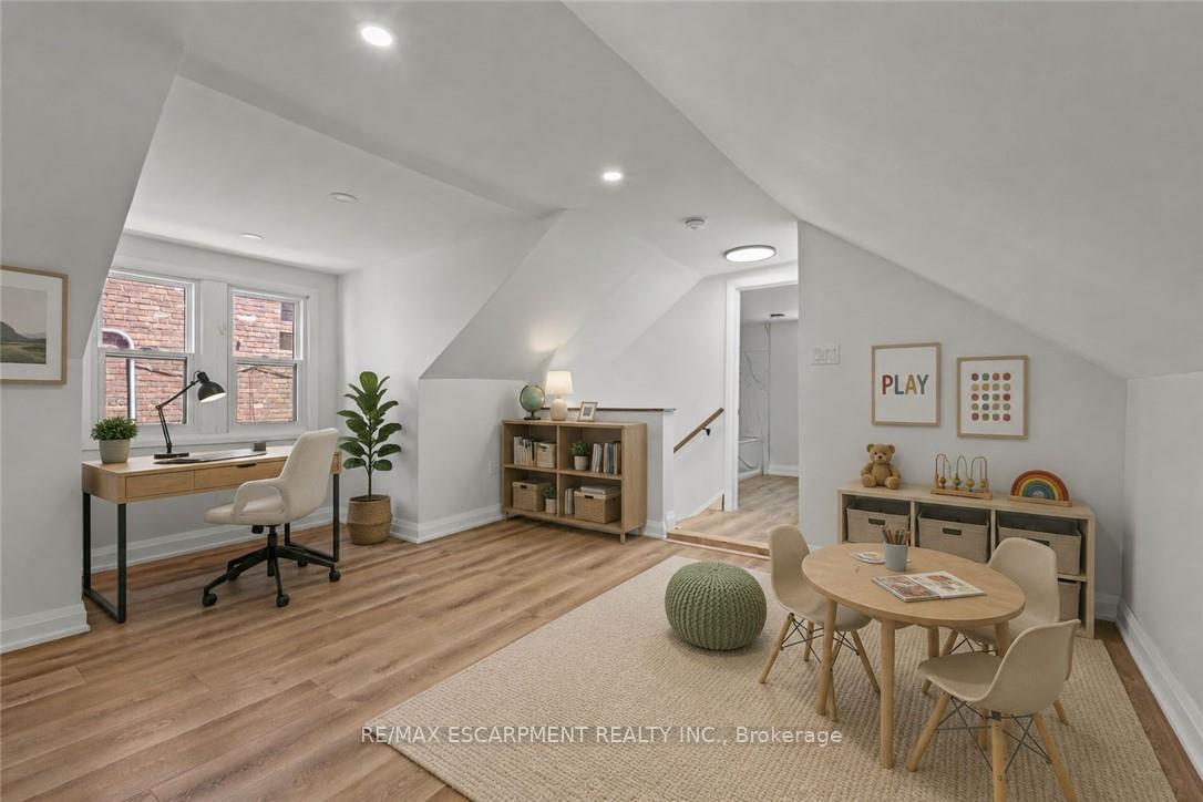 Photo 17 of 192 Victoria Avenue N, Hamilton, Landsdale — HOMEH