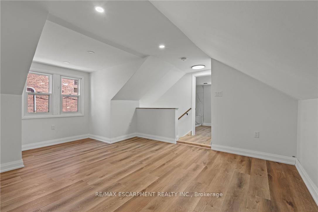 Photo 18 of 192 Victoria Avenue N, Hamilton, Landsdale — HOMEH