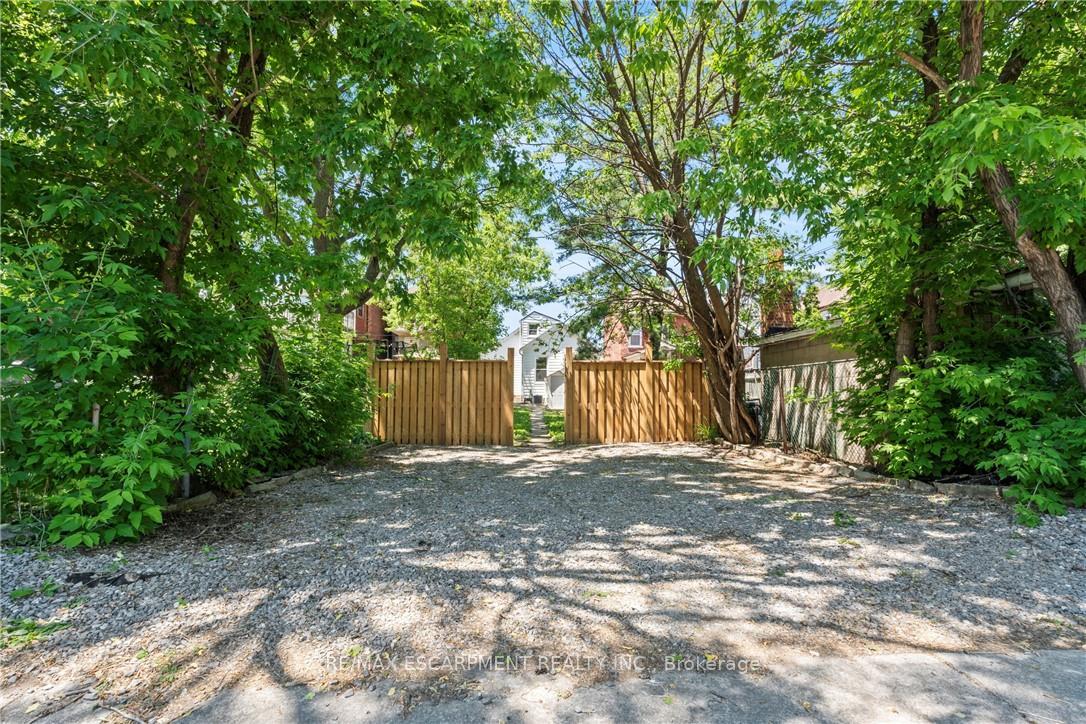 Photo 26 of 192 Victoria Avenue N, Hamilton, Landsdale — HOMEH