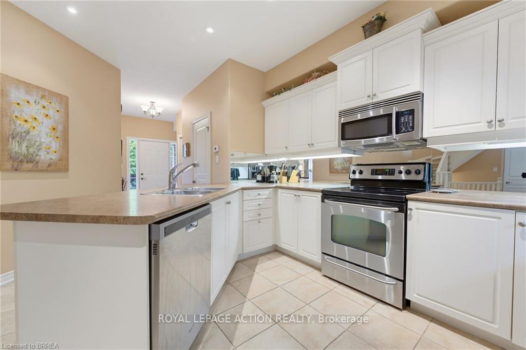 Photo 7 of Unit 21, 655 Park Road N, Brantford, Lynden Hills — HOMEH