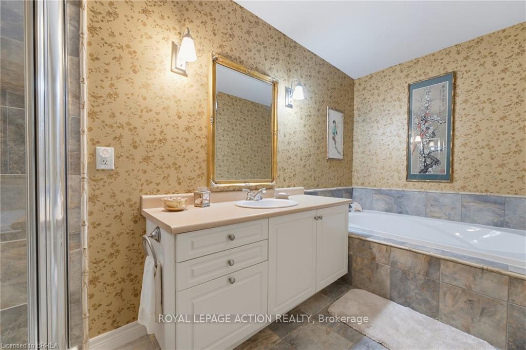 Photo 14 of Unit 21, 655 Park Road N, Brantford, Lynden Hills — HOMEH