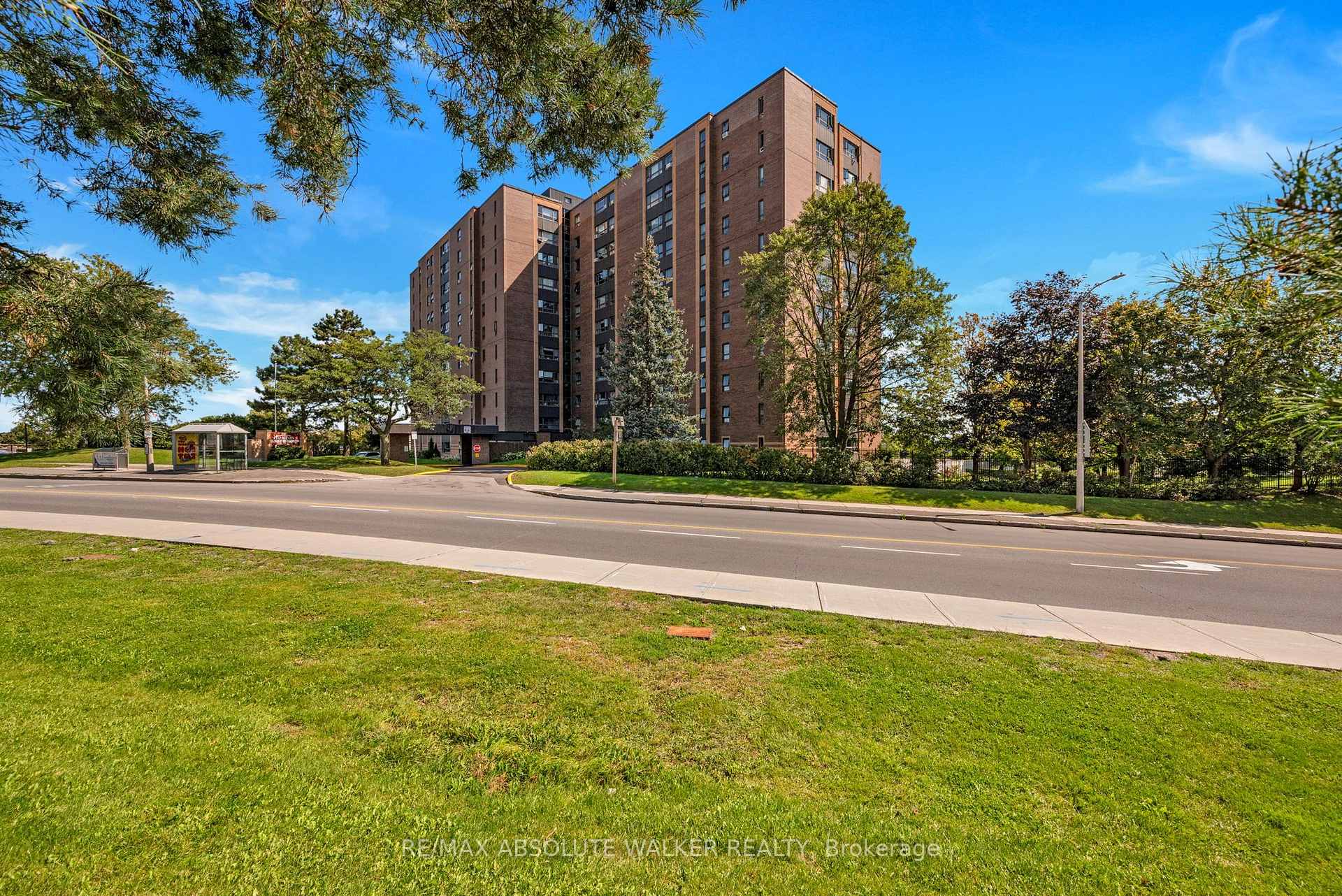Photo 1 of Unit 309, 1356 Meadowlands Drive E, Ottawa, Borden Farm/Stewart Farm/Carleton Heights/Parkwood Hills — HOMEH