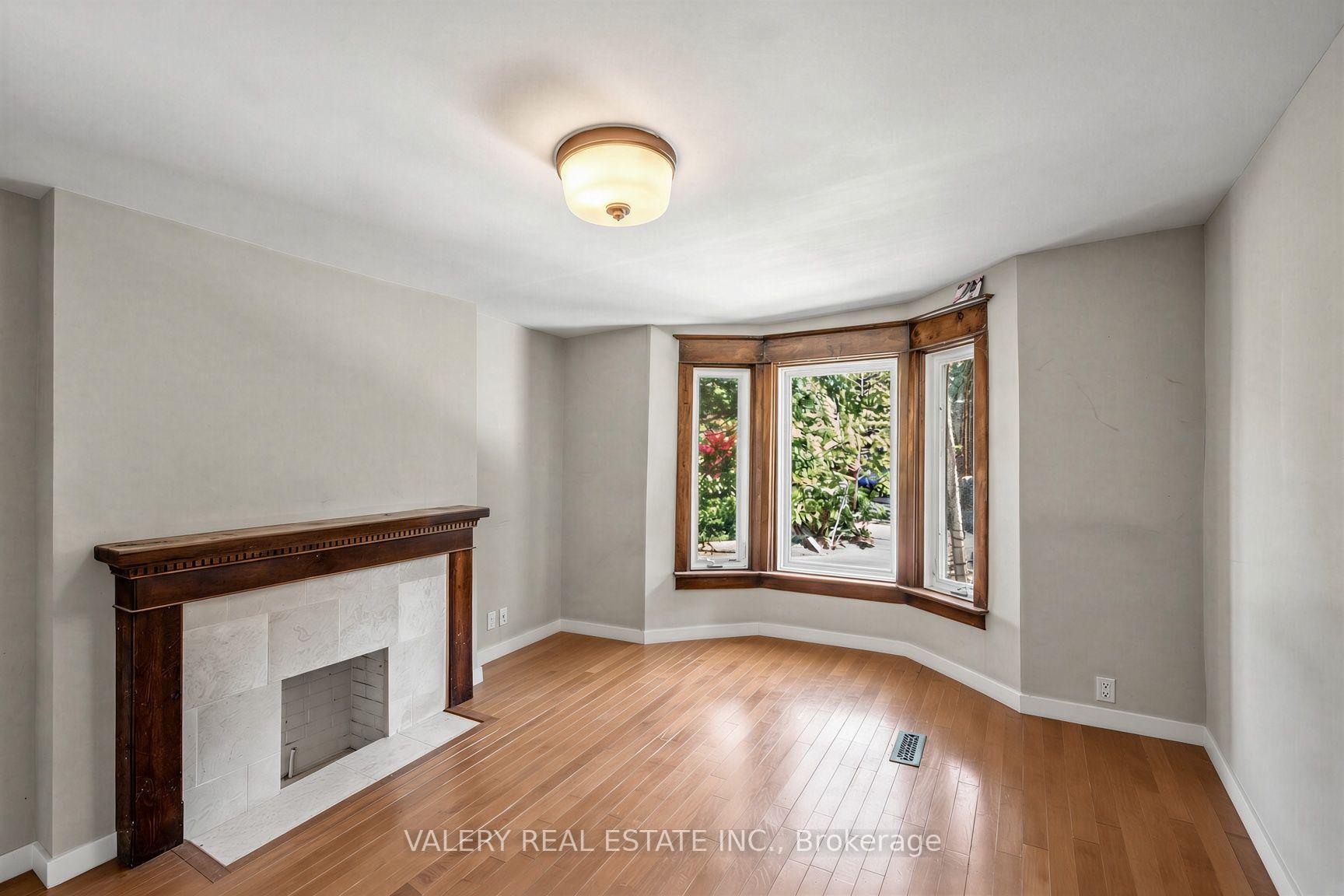 Photo 2 of 472 Crawford Street, Toronto, Palmerston-Little Italy — HOMEH
