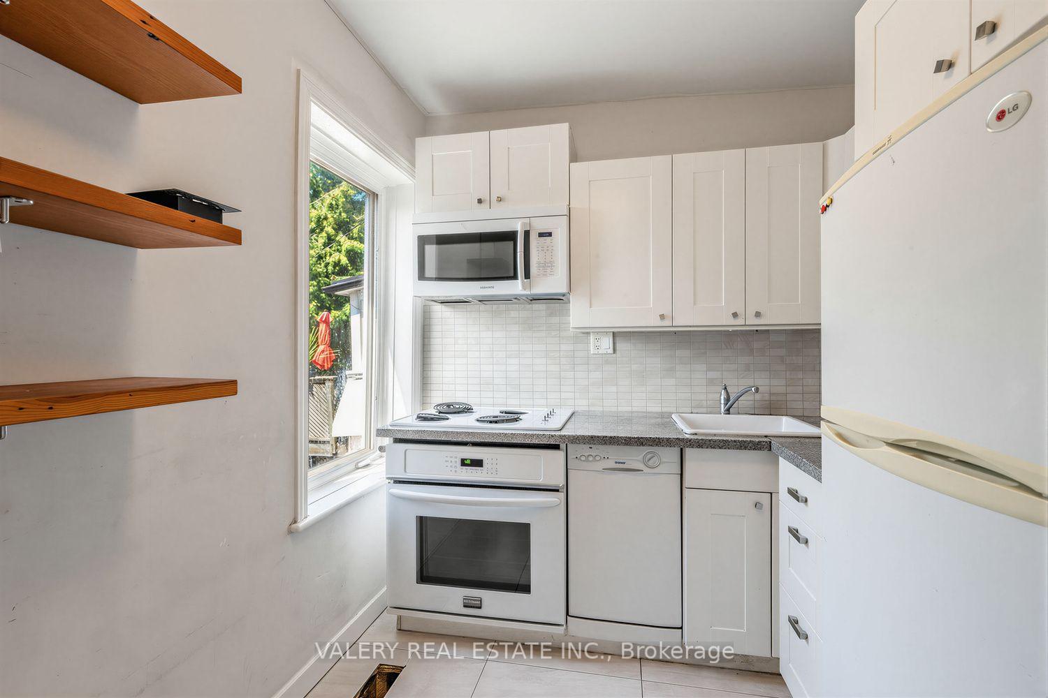 Photo 5 of 472 Crawford Street, Toronto, Palmerston-Little Italy — HOMEH