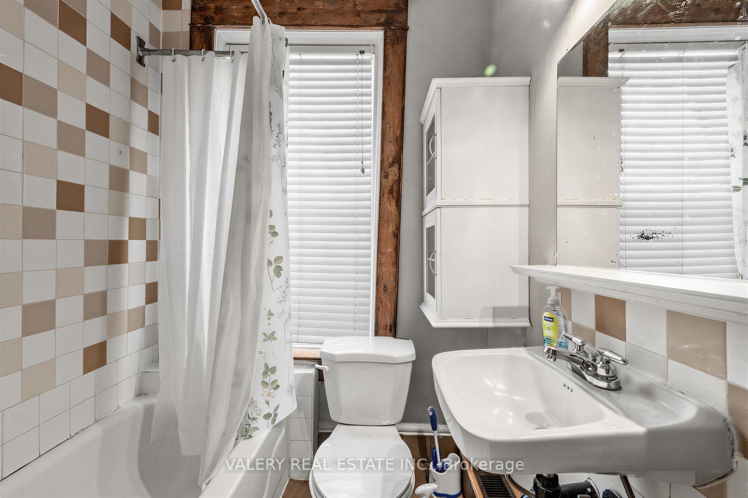 Photo 23 of 472 Crawford Street, Toronto, Palmerston-Little Italy — HOMEH