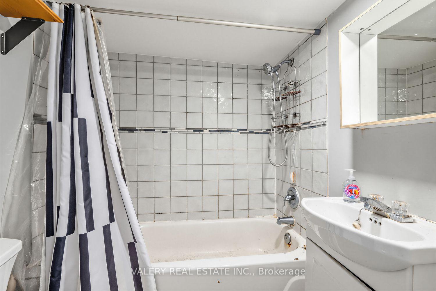 Photo 31 of 472 Crawford Street, Toronto, Palmerston-Little Italy — HOMEH