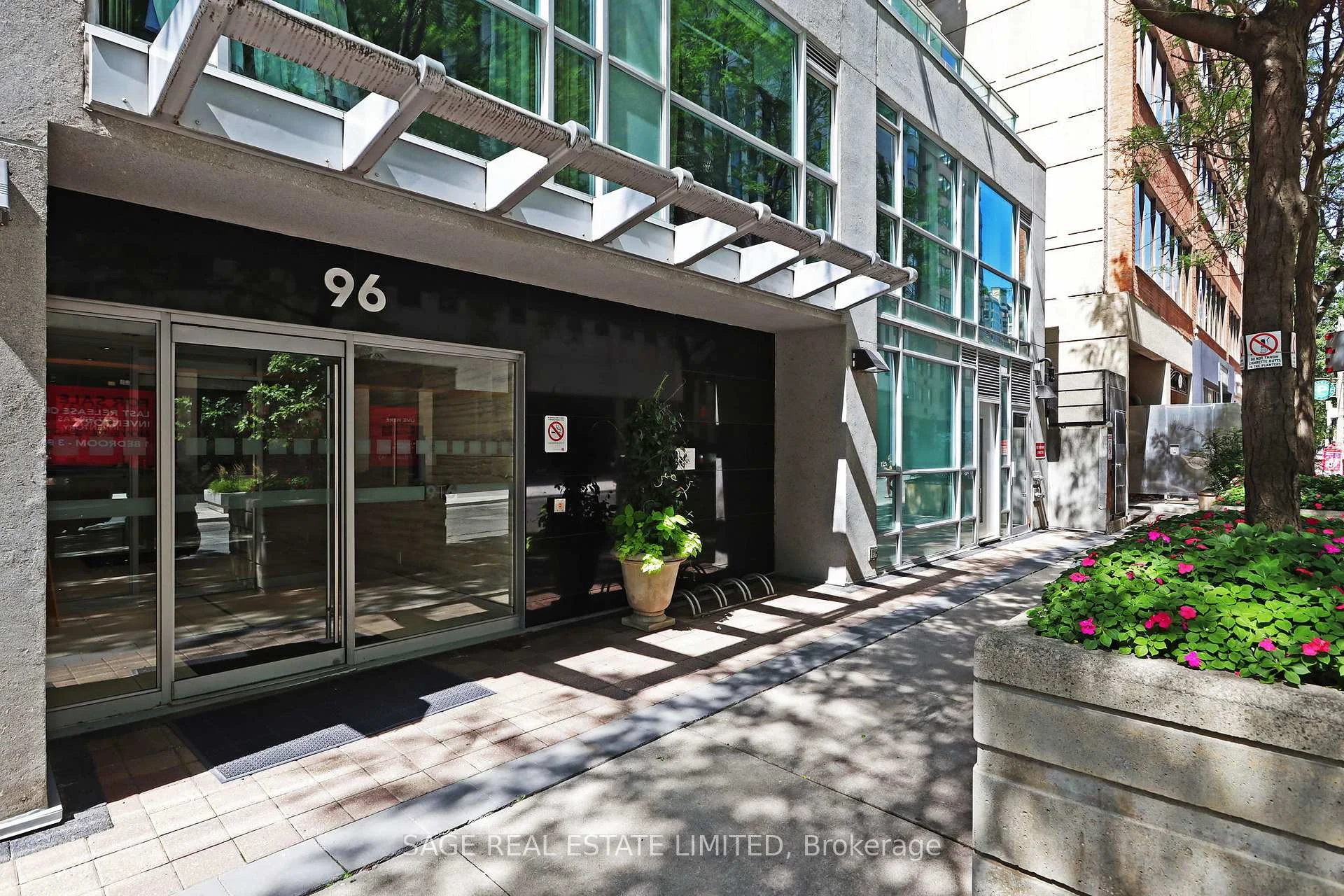 Photo 4 of Unit 1202, 96 St Patrick Street, Toronto, Kensington-Chinatown — HOMEH
