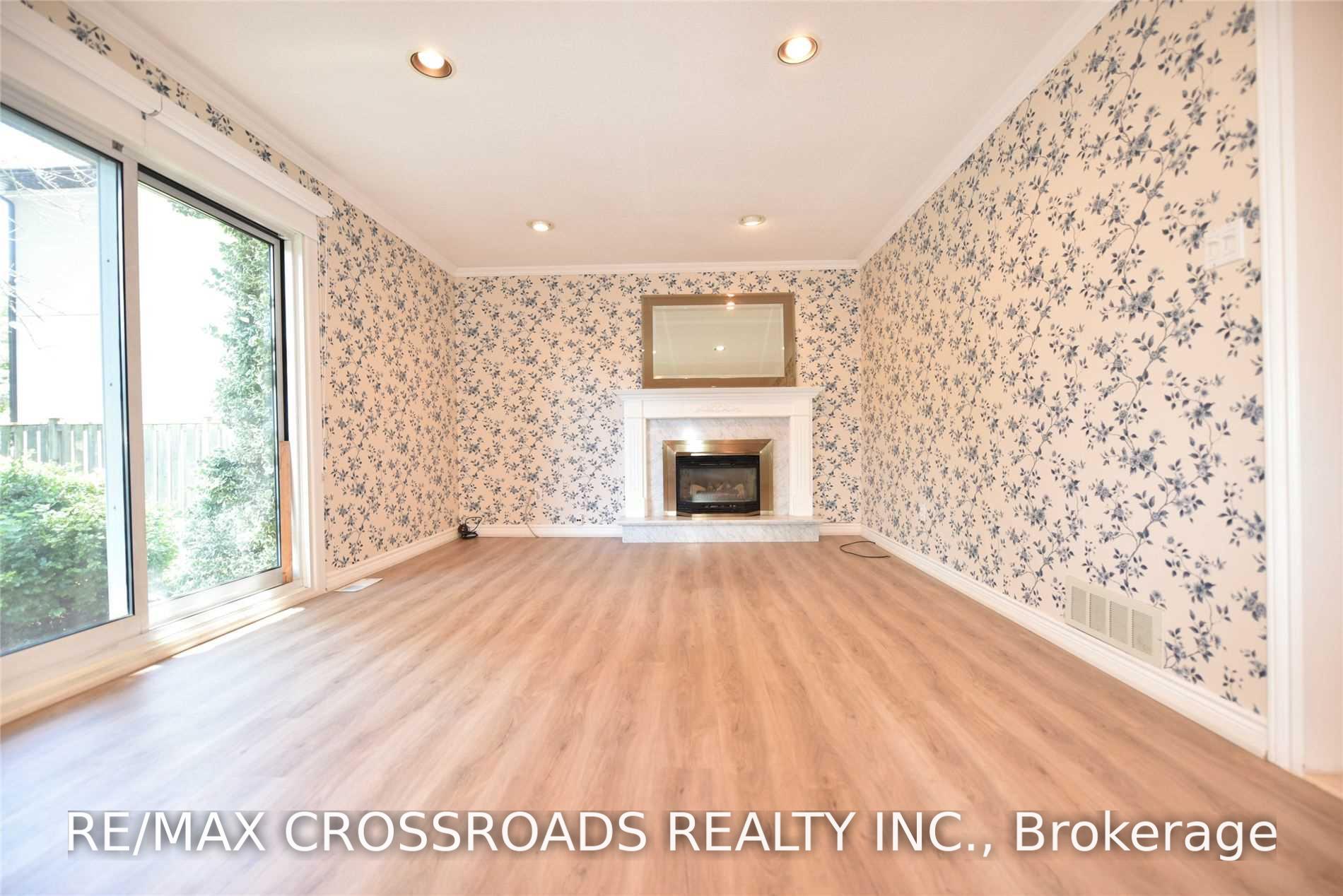 Photo 2 of 52 Emmeloord Crescent, Markham, Unionville — HOMEH