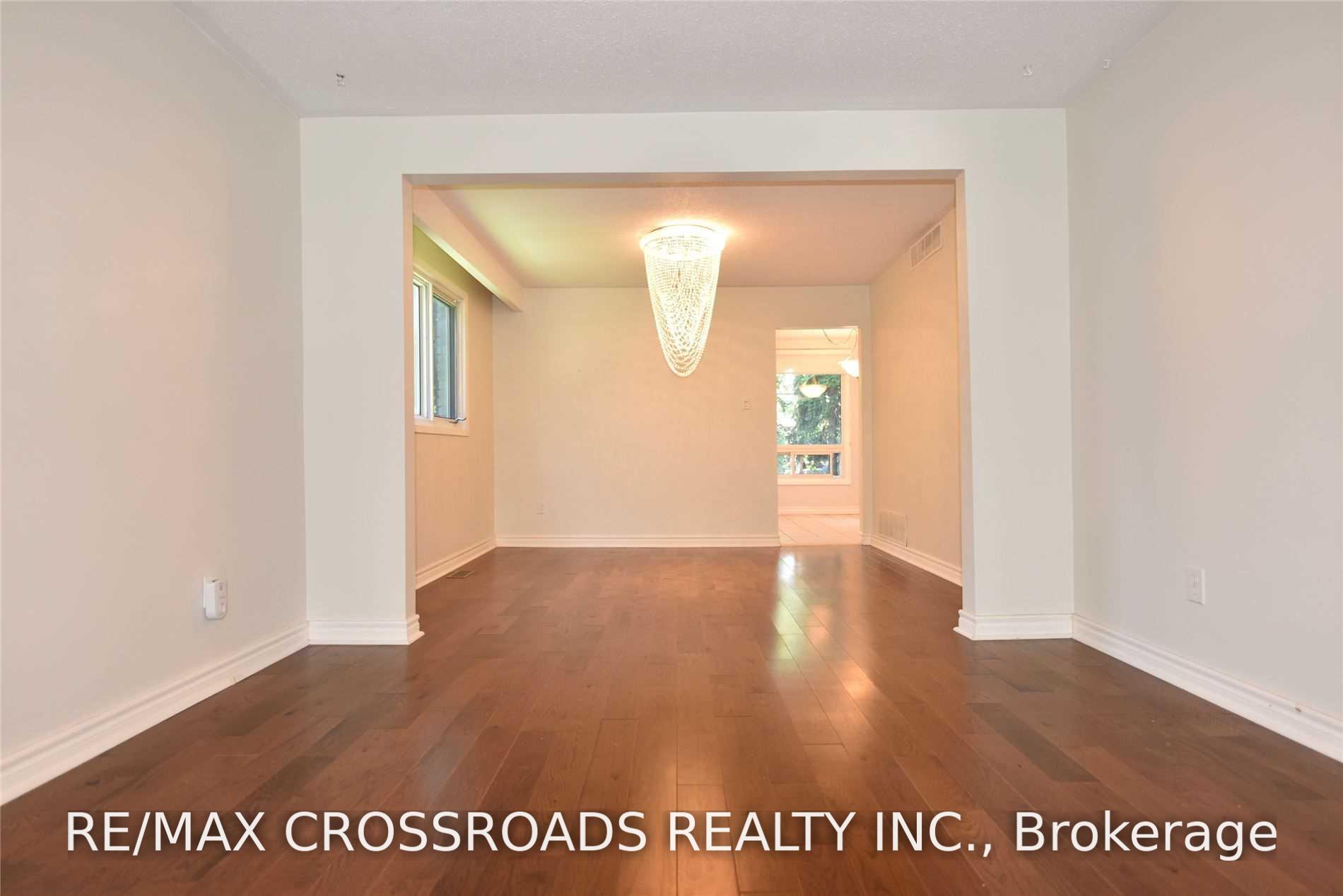 Photo 4 of 52 Emmeloord Crescent, Markham, Unionville — HOMEH