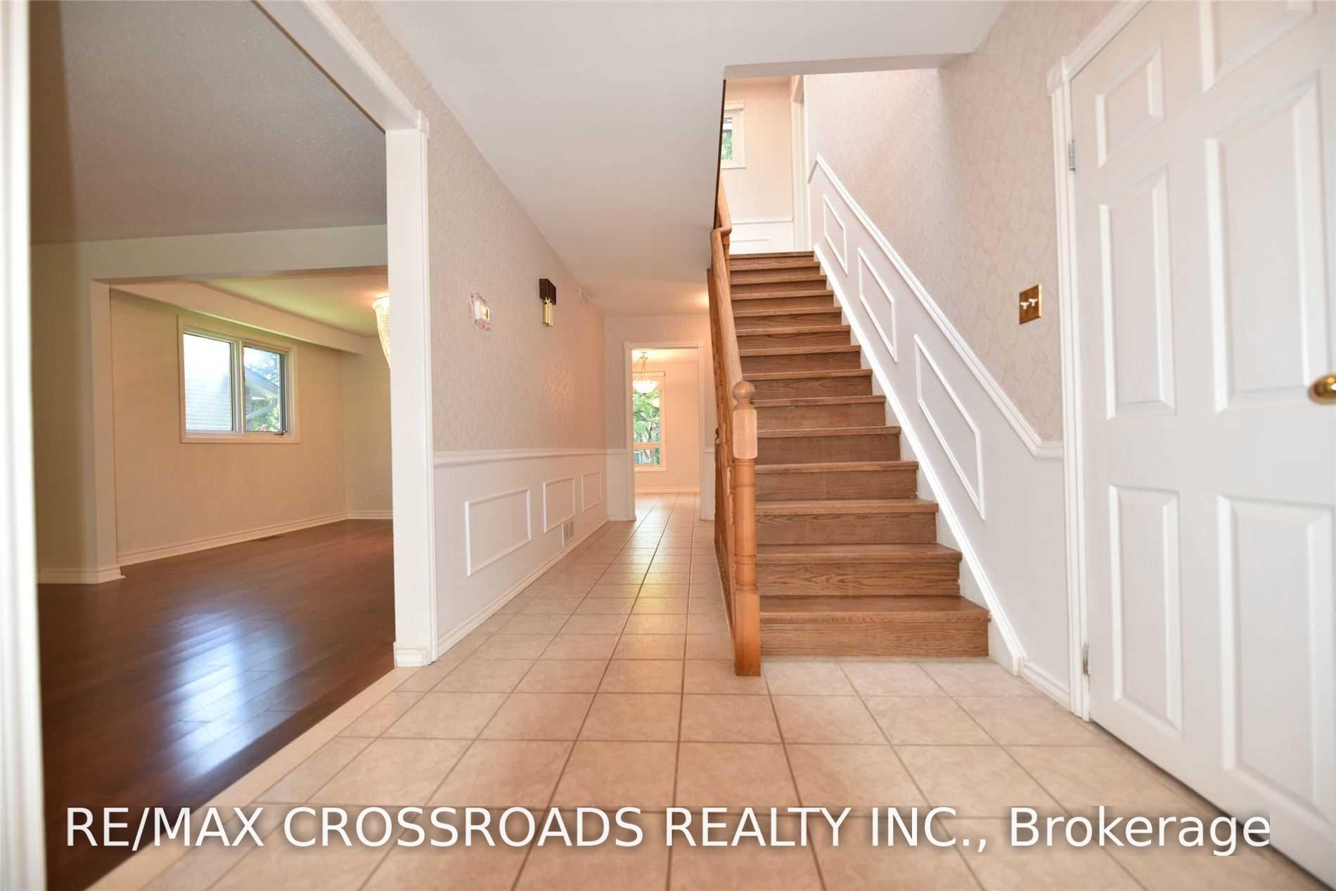 Photo 6 of 52 Emmeloord Crescent, Markham, Unionville — HOMEH