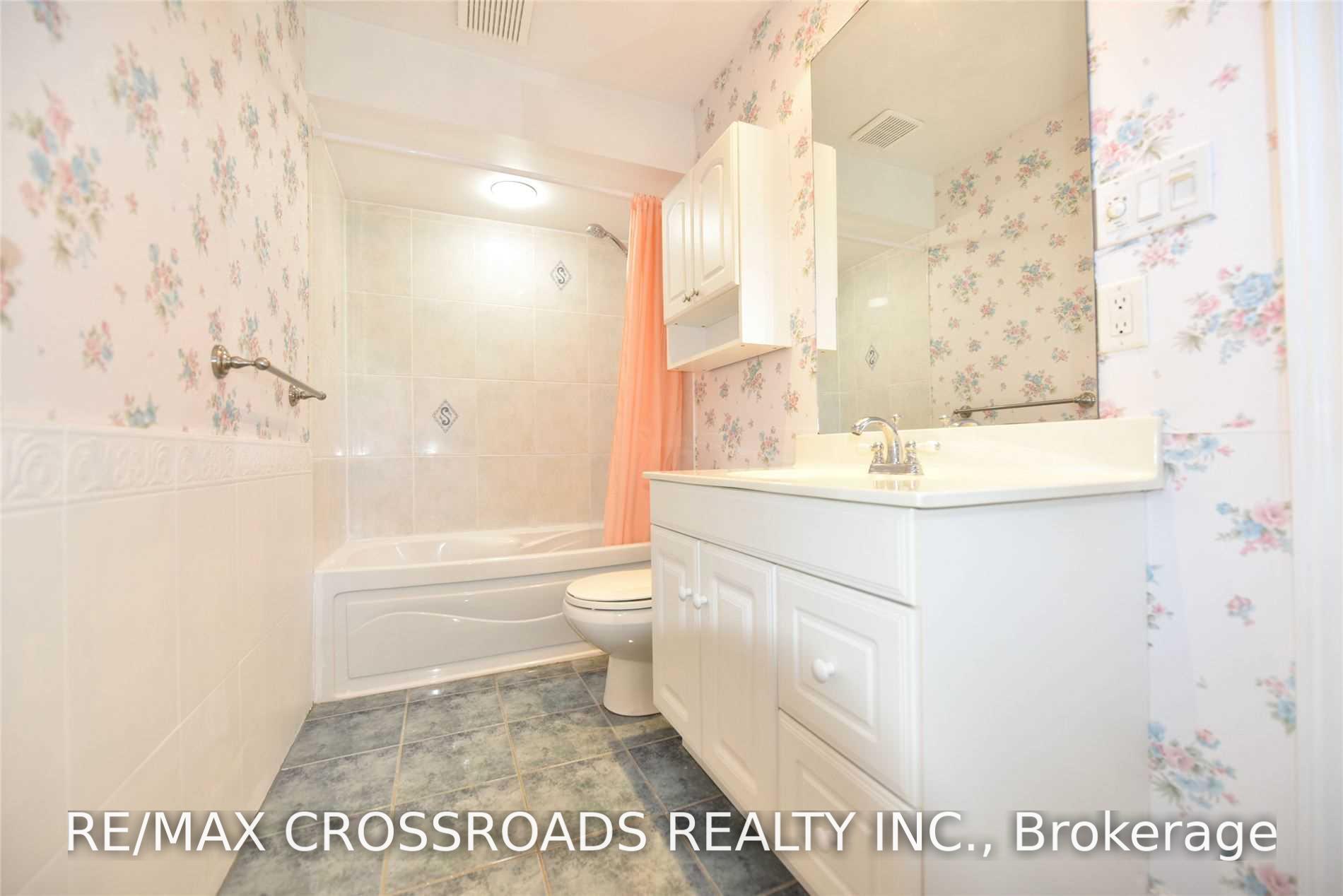 Photo 8 of 52 Emmeloord Crescent, Markham, Unionville — HOMEH