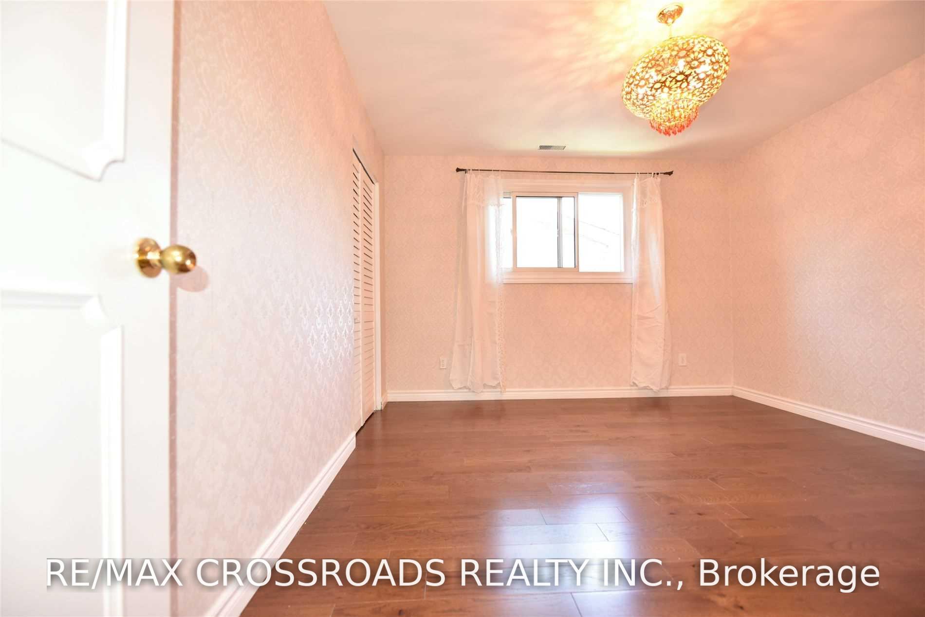 Photo 10 of 52 Emmeloord Crescent, Markham, Unionville — HOMEH