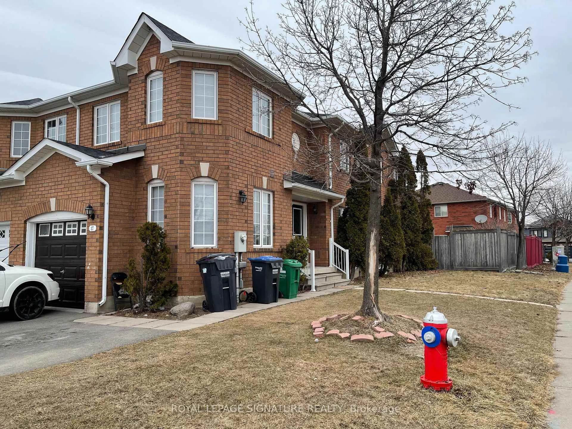 Photo 2 of 37 Whiteface Crescent, Brampton, Fletcher's Meadow — HOMEH
