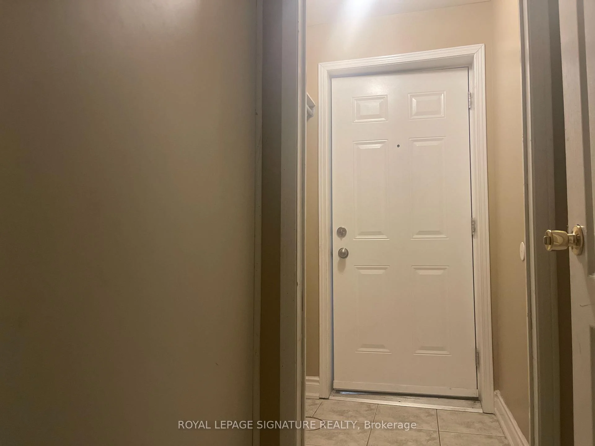 Photo 3 of 37 Whiteface Crescent, Brampton, Fletcher's Meadow — HOMEH