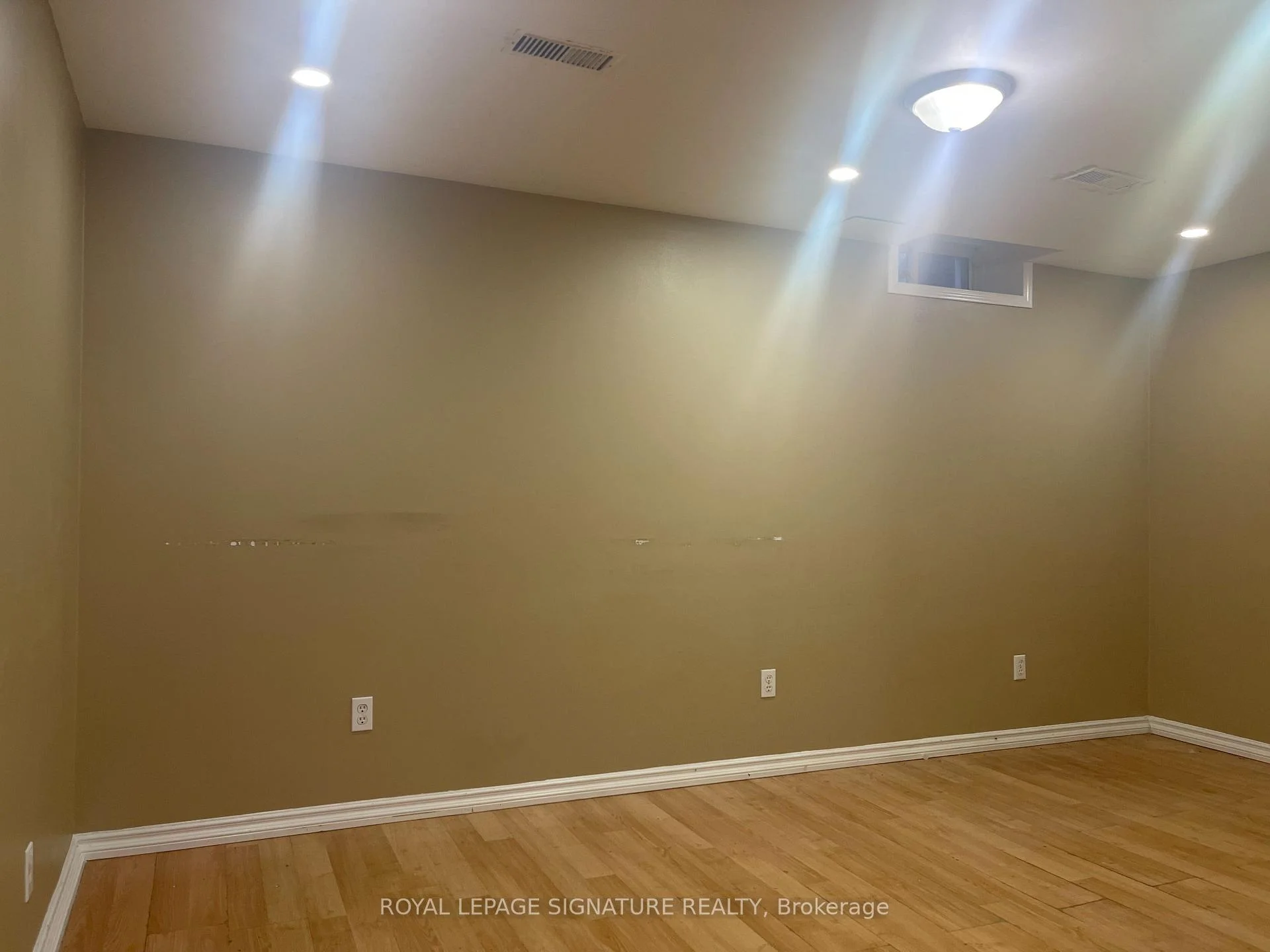 Photo 5 of 37 Whiteface Crescent, Brampton, Fletcher's Meadow — HOMEH