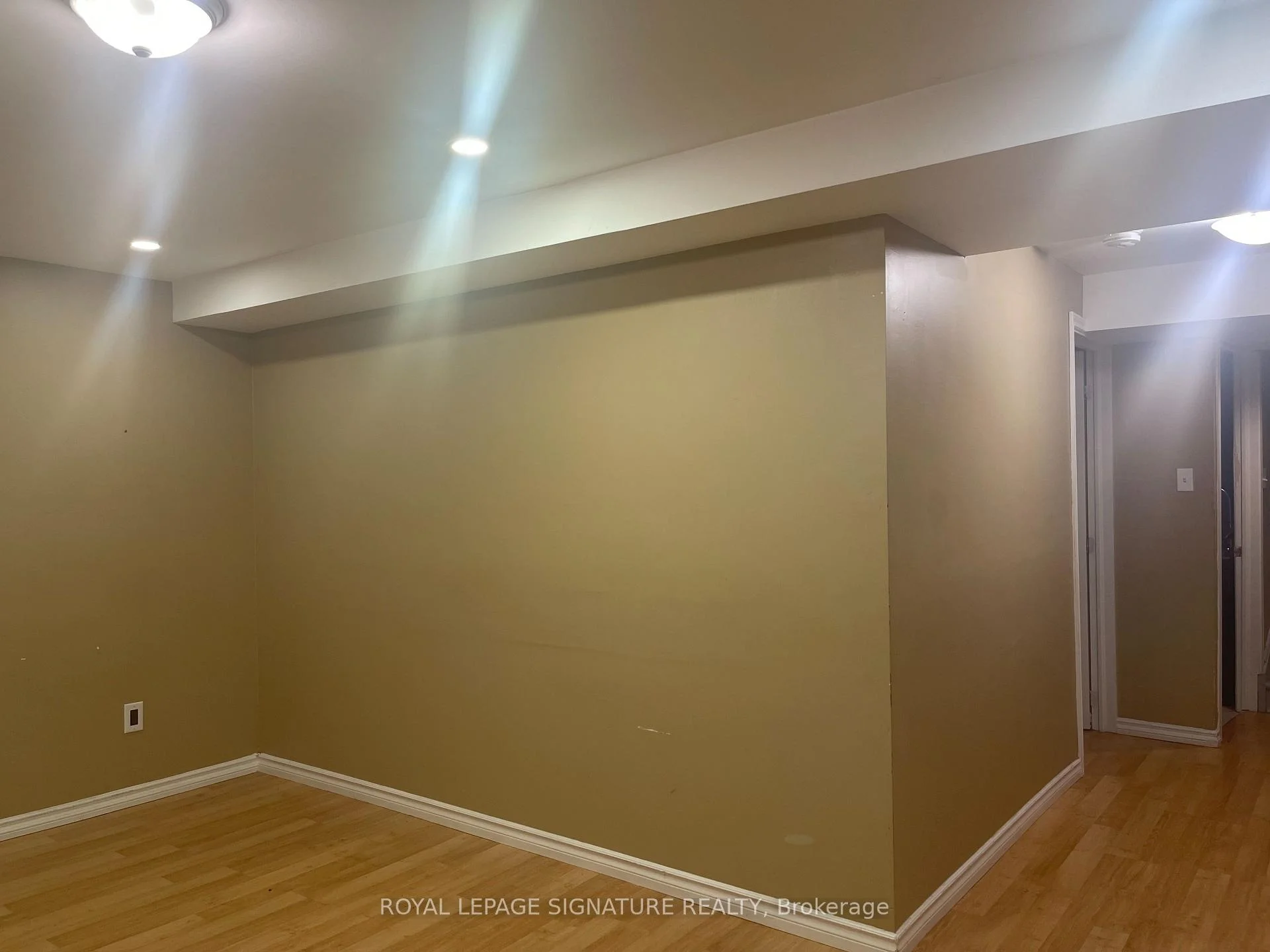 Photo 6 of 37 Whiteface Crescent, Brampton, Fletcher's Meadow — HOMEH