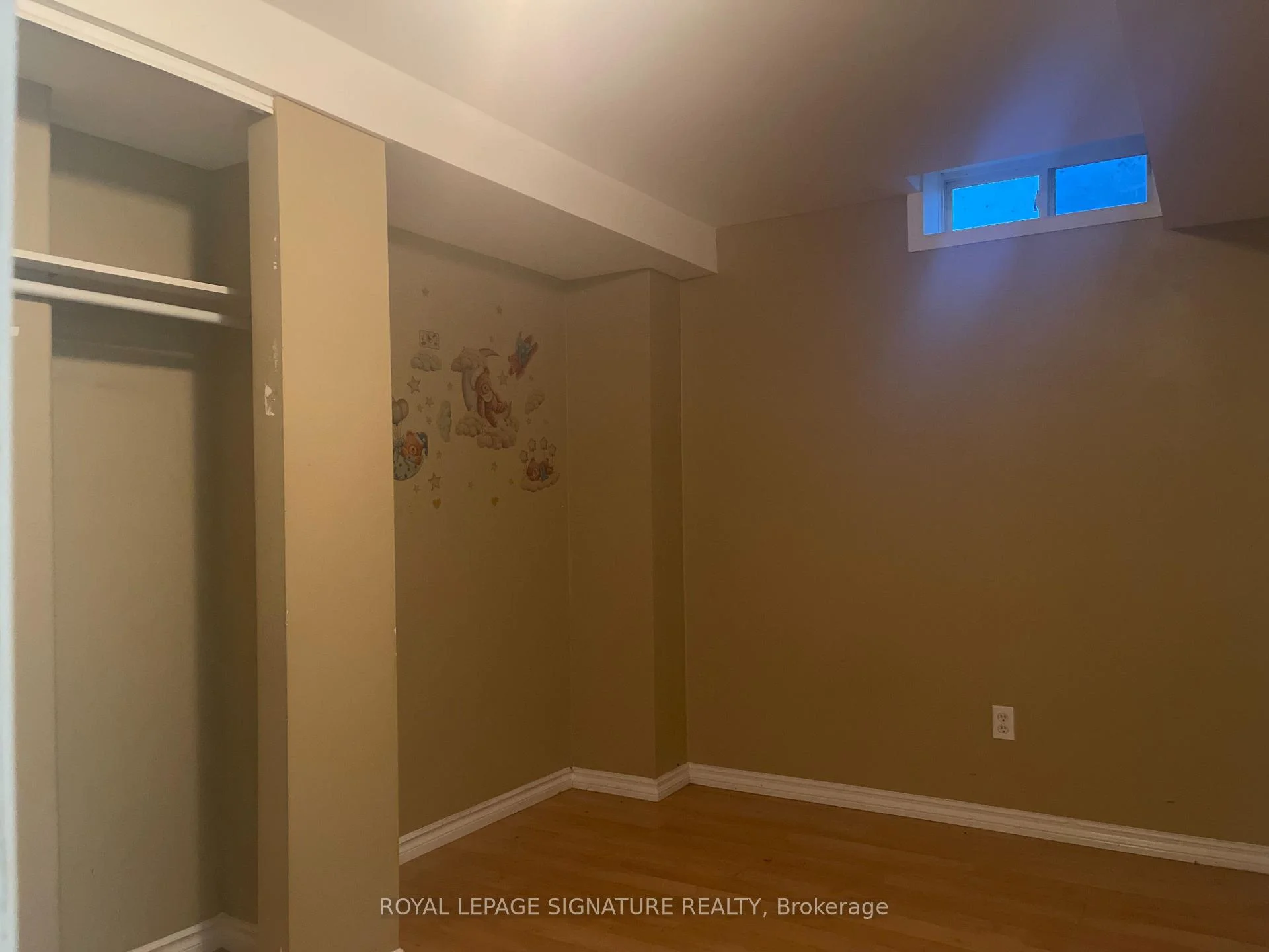 Photo 8 of 37 Whiteface Crescent, Brampton, Fletcher's Meadow — HOMEH