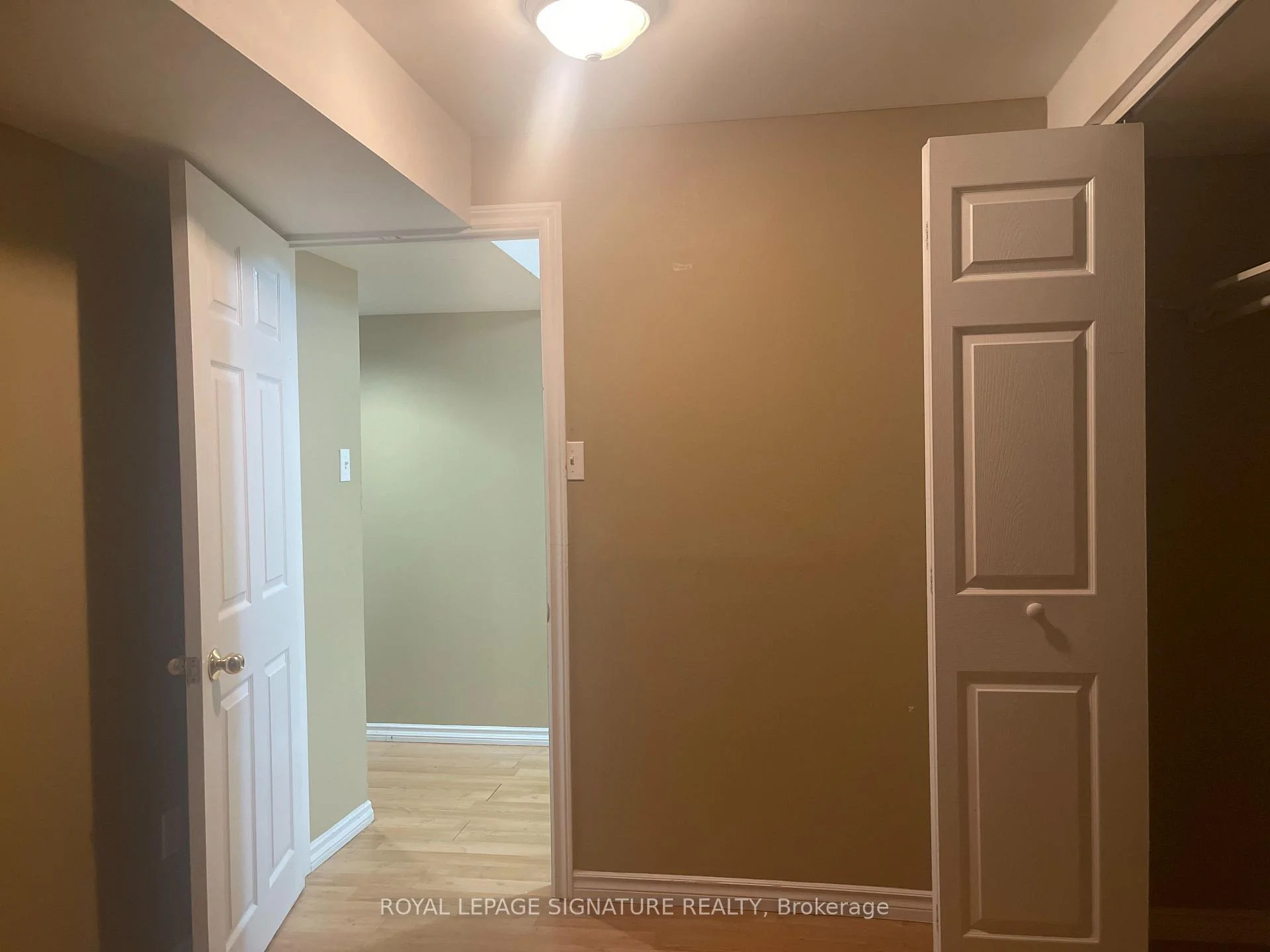 Photo 9 of 37 Whiteface Crescent, Brampton, Fletcher's Meadow — HOMEH