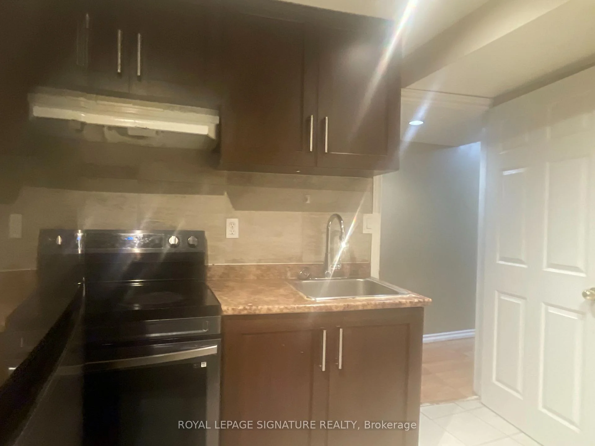 Photo 11 of 37 Whiteface Crescent, Brampton, Fletcher's Meadow — HOMEH