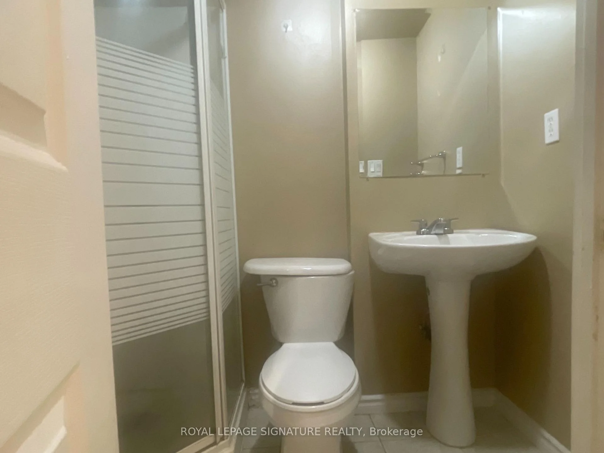 Photo 13 of 37 Whiteface Crescent, Brampton, Fletcher's Meadow — HOMEH
