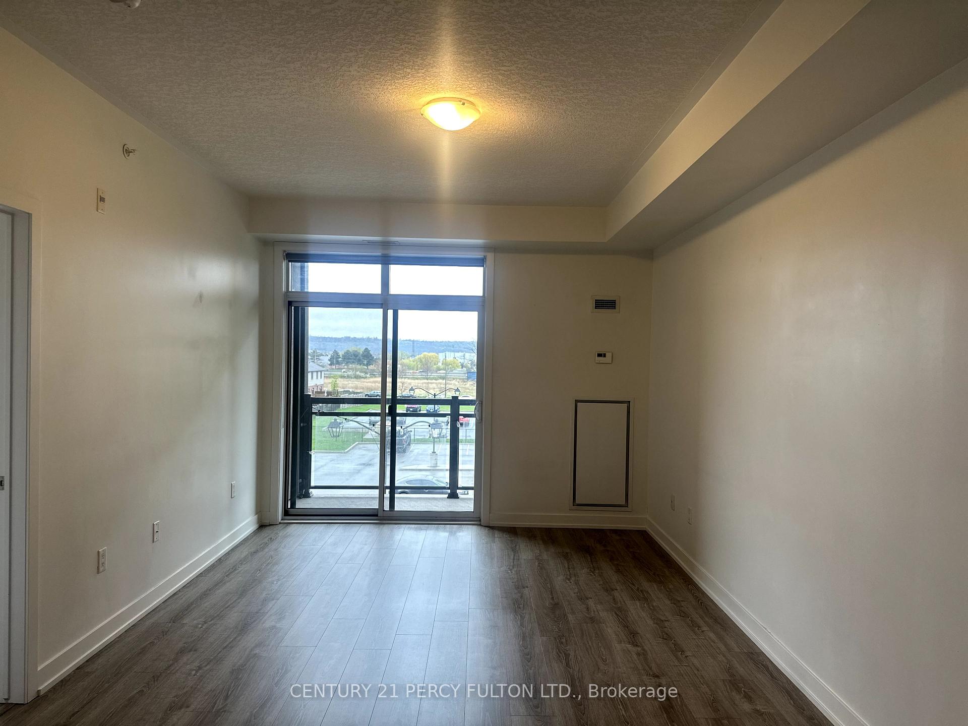 Photo 2 of Unit 324, 35 Southshore Crescent, Hamilton, Lakeshore — HOMEH