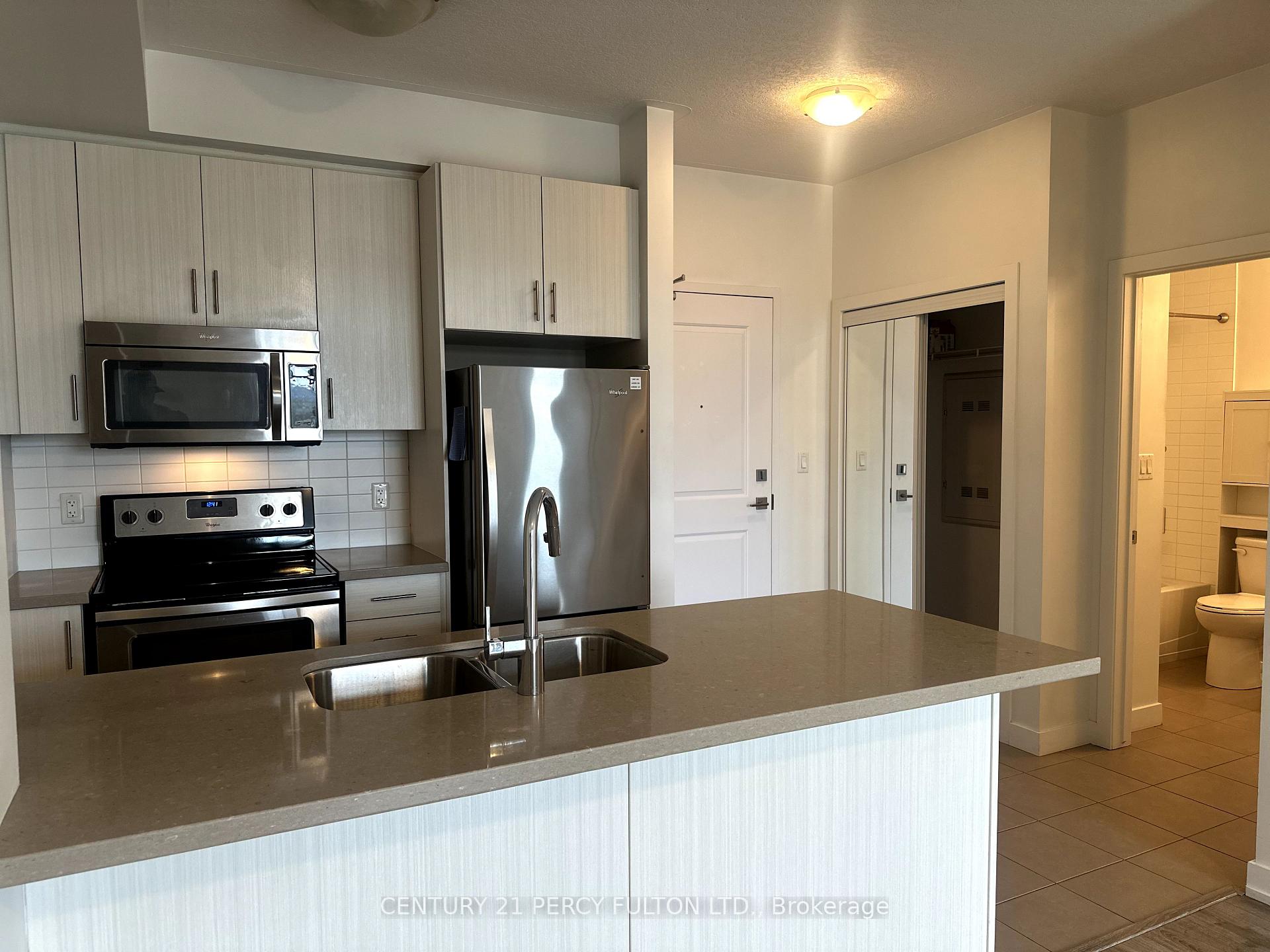 Photo 5 of Unit 324, 35 Southshore Crescent, Hamilton, Lakeshore — HOMEH