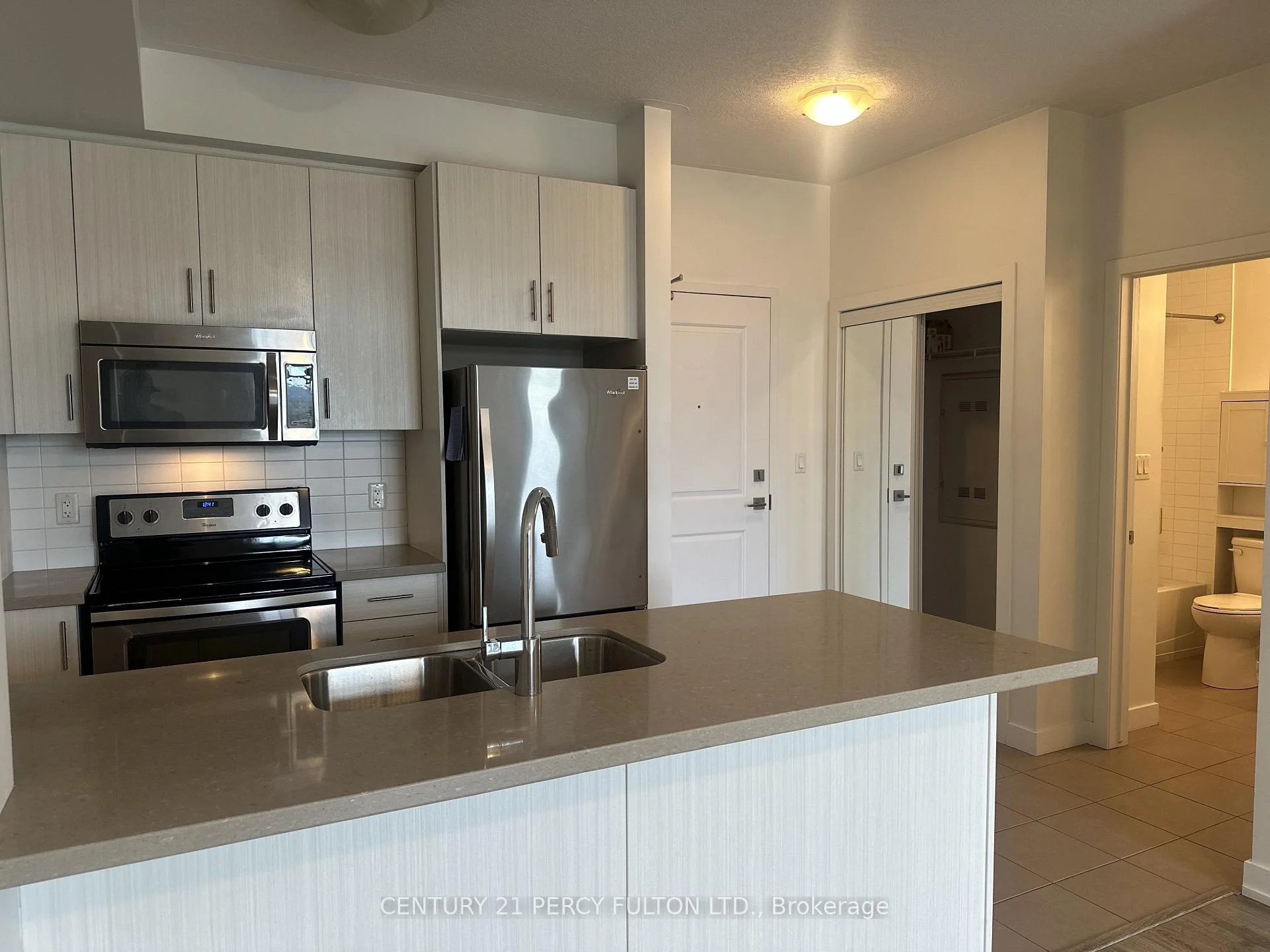 Photo 8 of Unit 324, 35 Southshore Crescent, Hamilton, Lakeshore — HOMEH