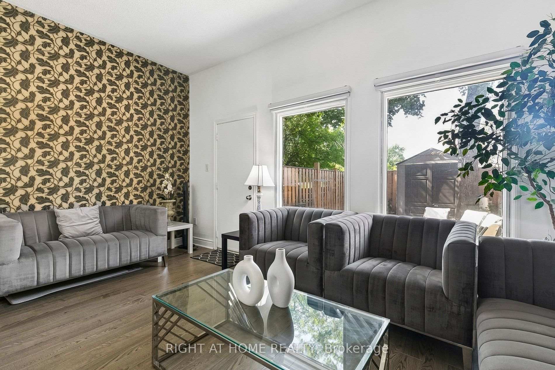 Photo 5 of 12 l'amoreaux Drive, Scarborough, L'Amoreaux — HOMEH