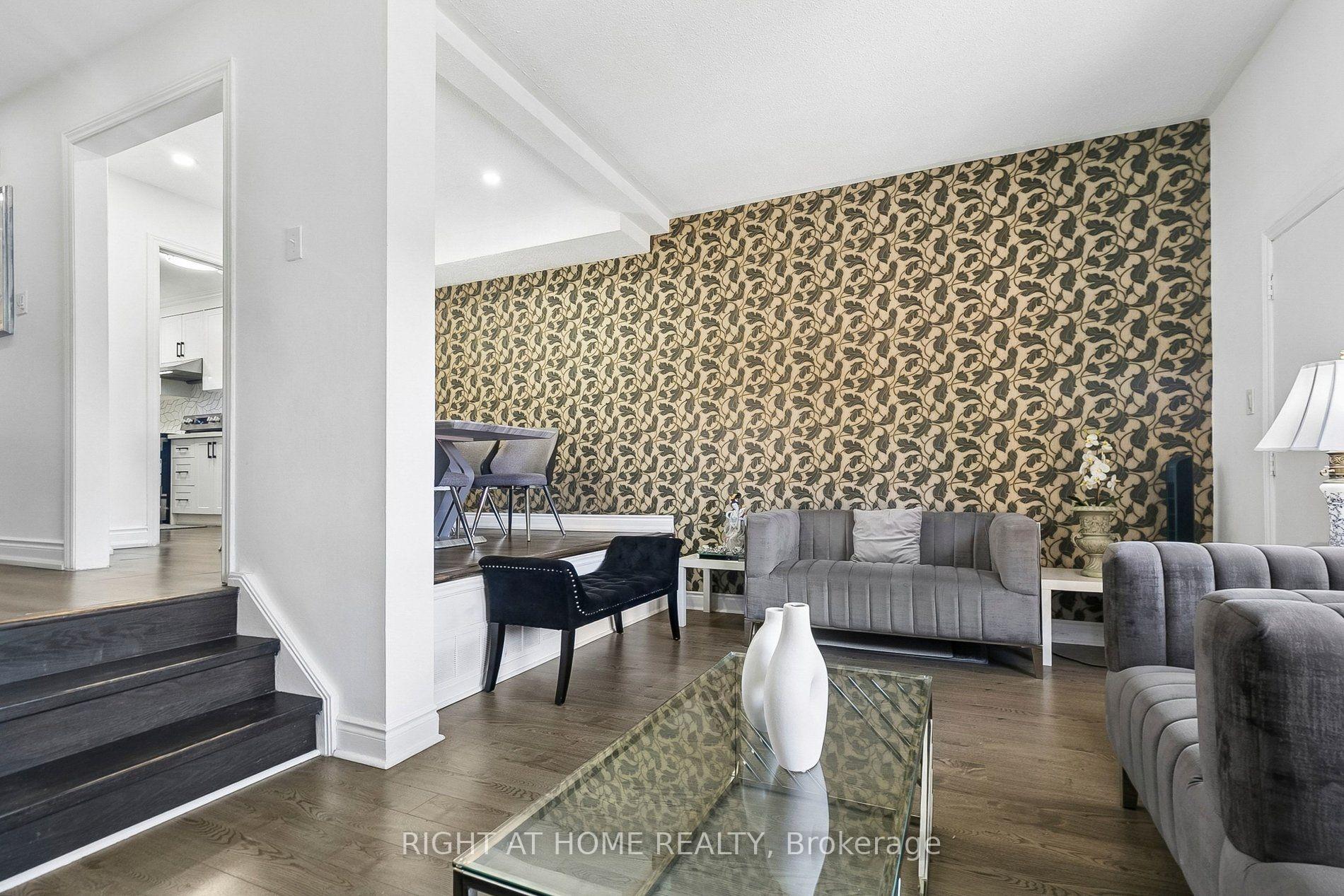 Photo 6 of 12 l'amoreaux Drive, Scarborough, L'Amoreaux — HOMEH