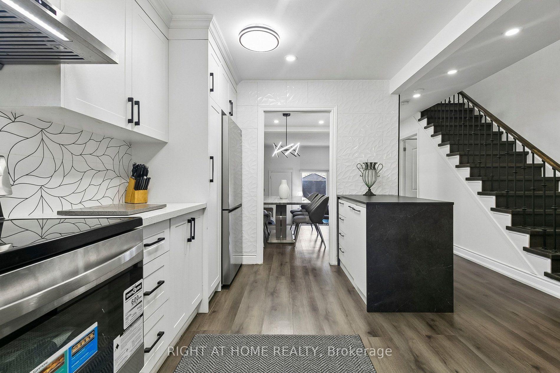 Photo 15 of 12 l'amoreaux Drive, Scarborough, L'Amoreaux — HOMEH