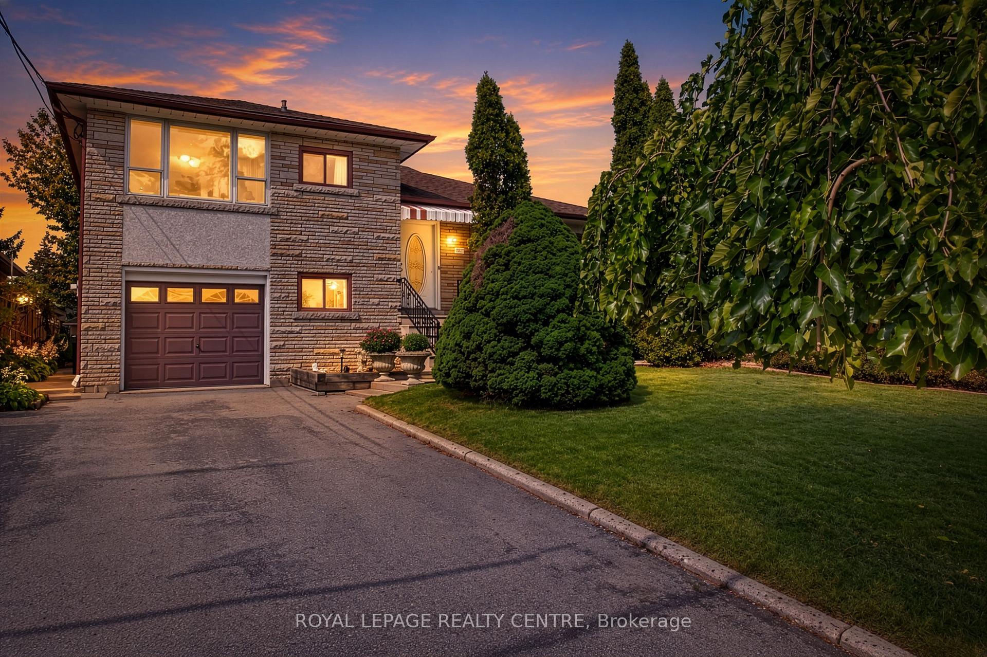 Photo 2 of 22 Euphrasia Drive, North York, Yorkdale-Glen Park — HOMEH