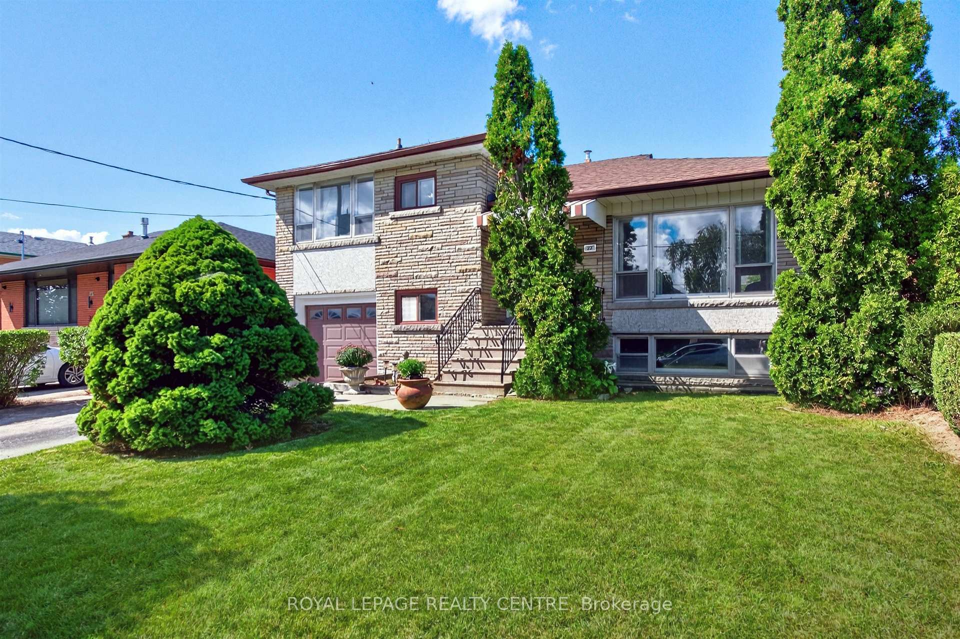 Photo 3 of 22 Euphrasia Drive, North York, Yorkdale-Glen Park — HOMEH