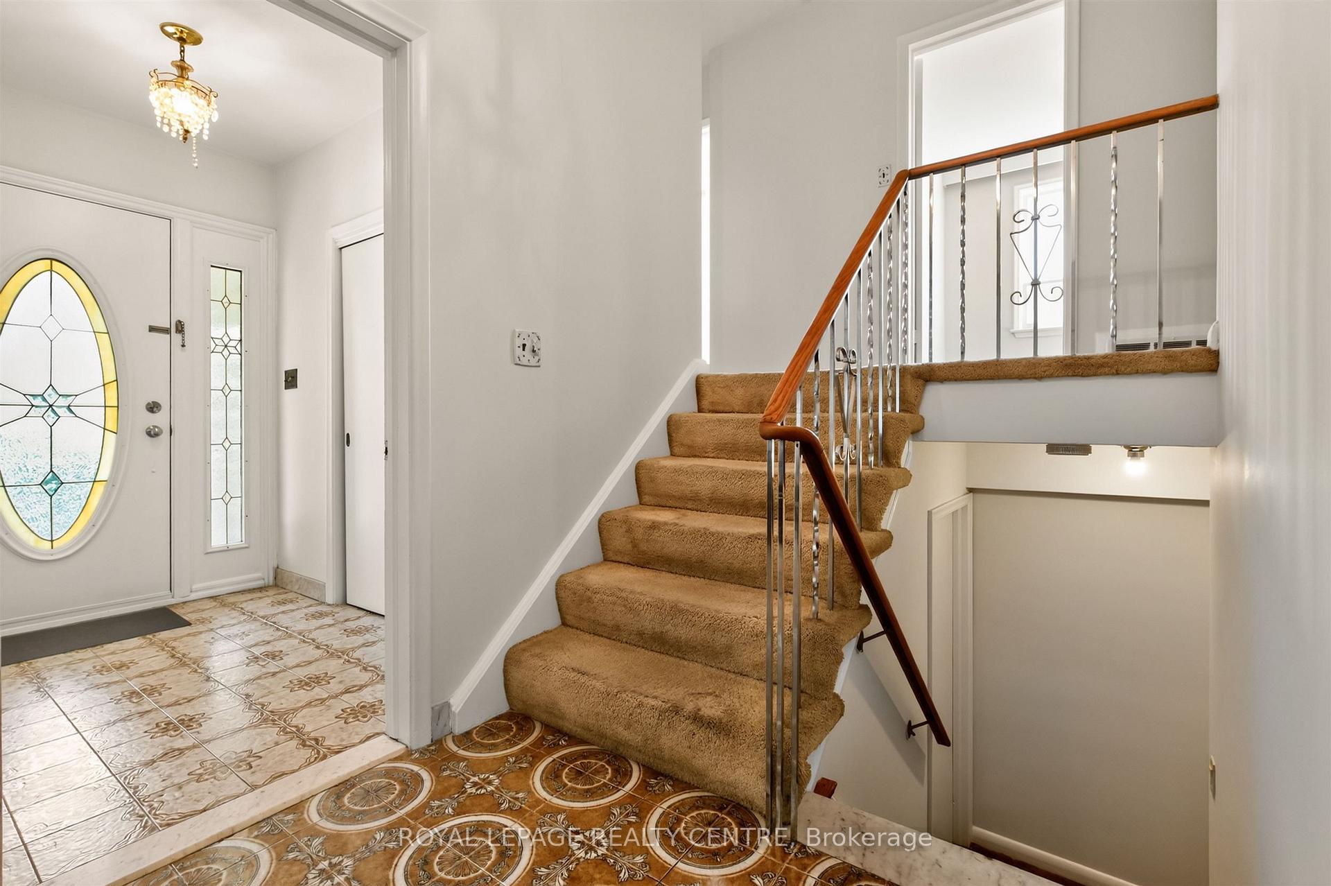Photo 6 of 22 Euphrasia Drive, North York, Yorkdale-Glen Park — HOMEH
