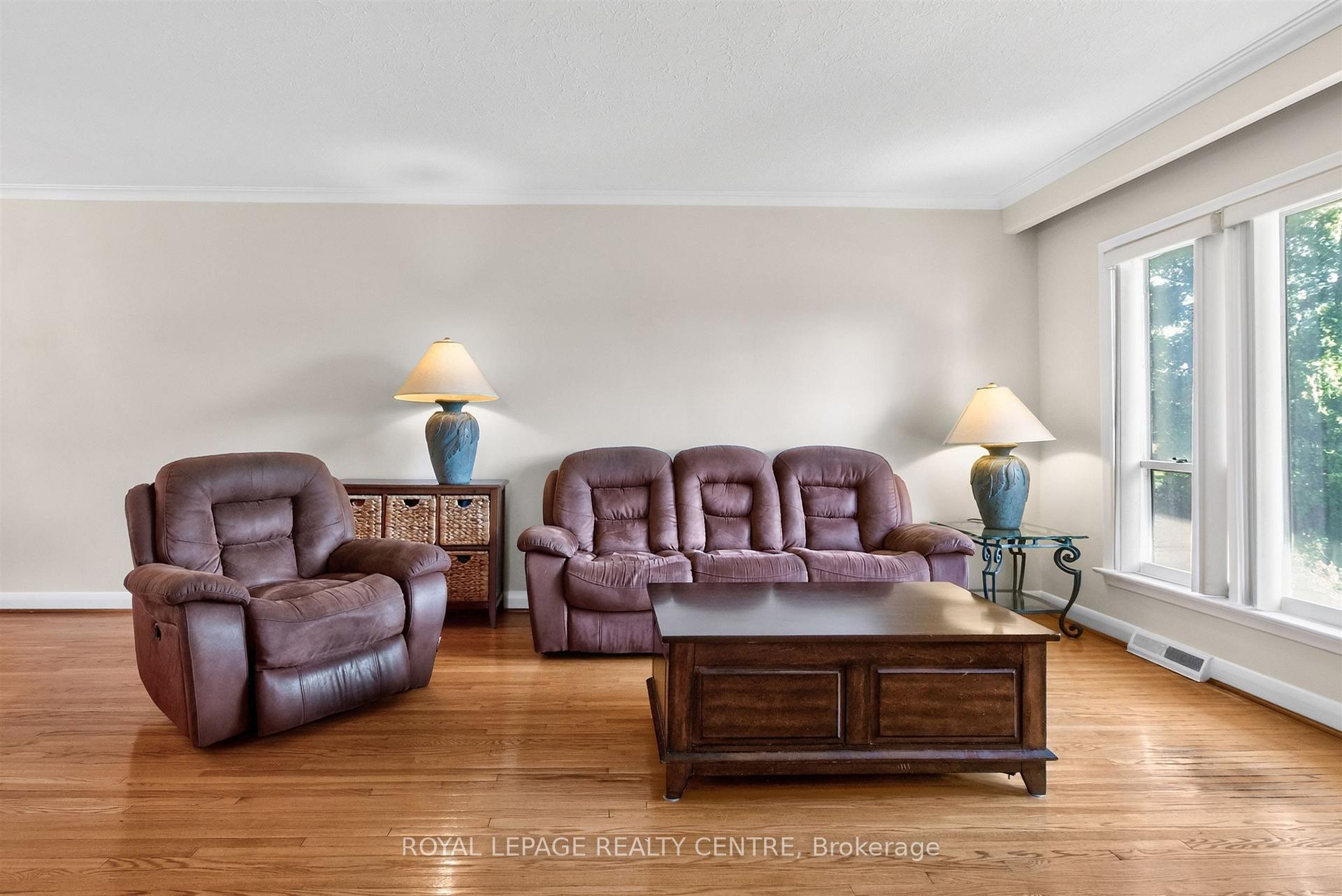 Photo 7 of 22 Euphrasia Drive, North York, Yorkdale-Glen Park — HOMEH