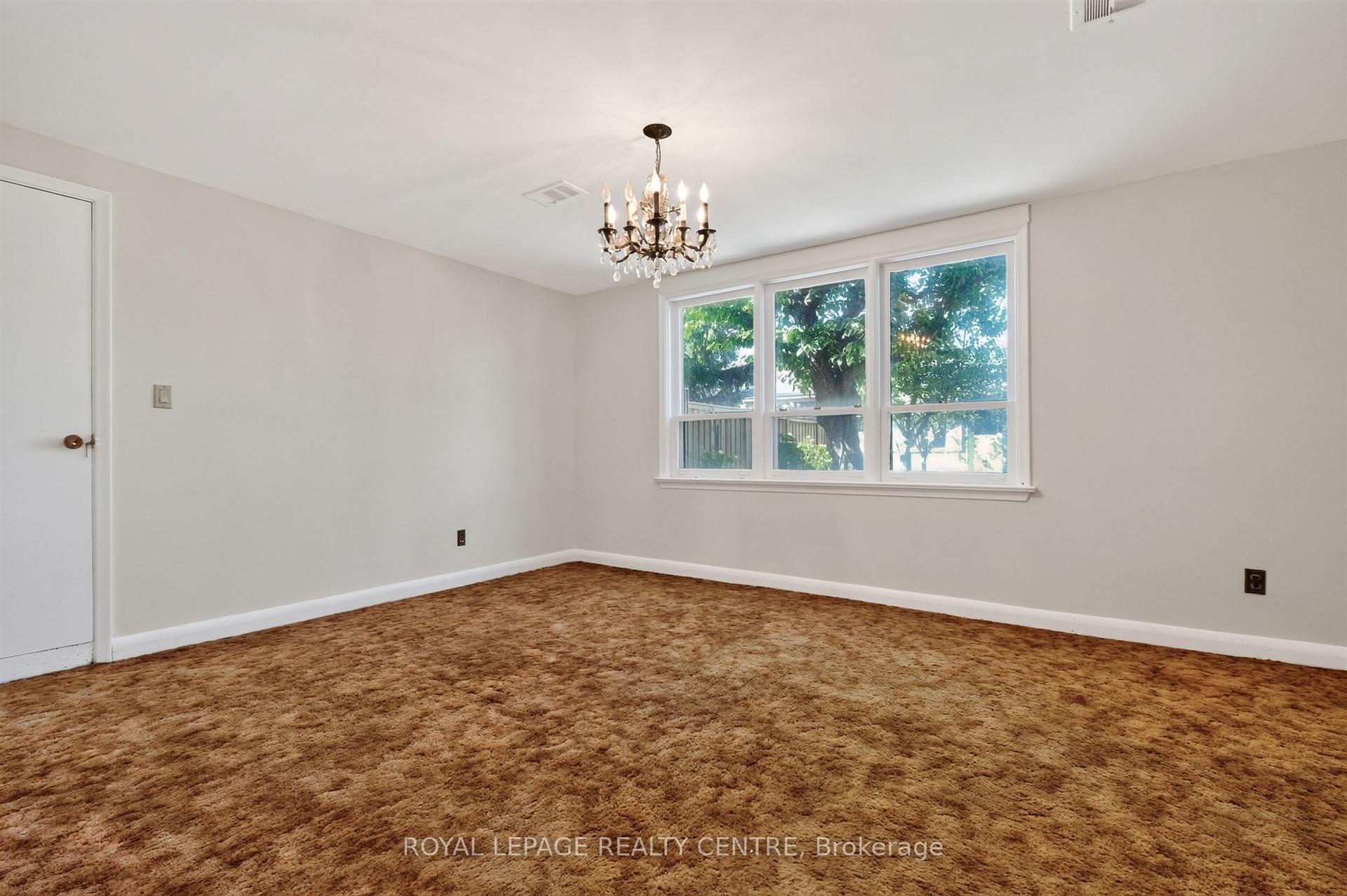 Photo 18 of 22 Euphrasia Drive, North York, Yorkdale-Glen Park — HOMEH