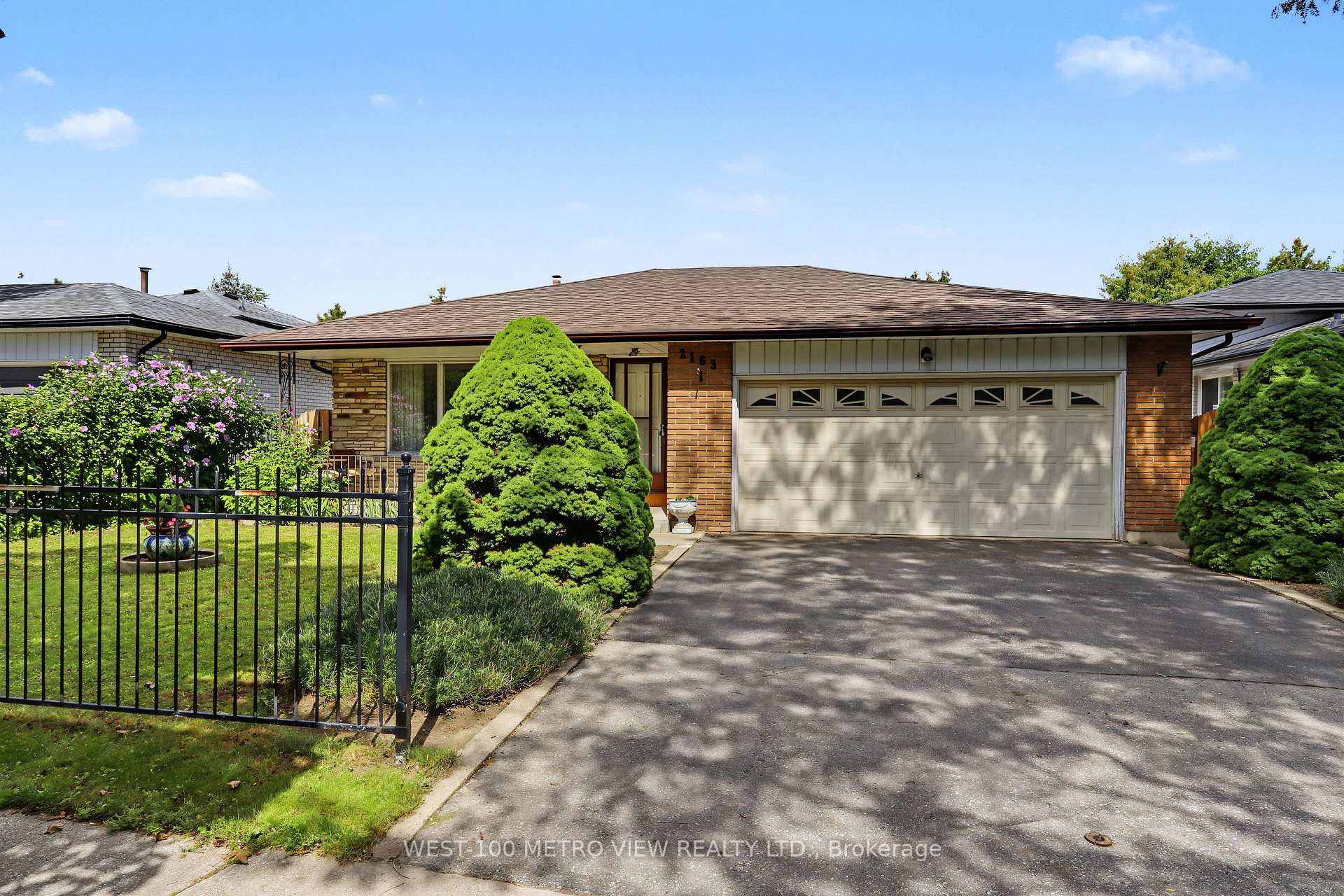 Photo 3 of 2163 Asta Drive, Mississauga, Cooksville — HOMEH