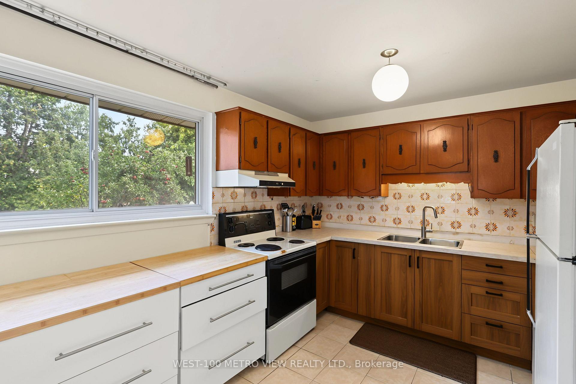 Photo 10 of 2163 Asta Drive, Mississauga, Cooksville — HOMEH