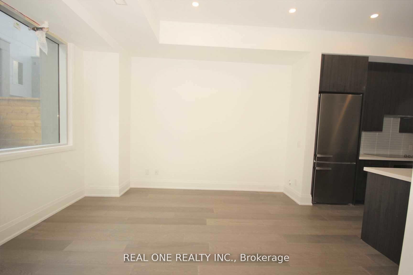 Photo 4 of Unit 4, 35 Dervock Crescent, North York, Bayview Village — HOMEH