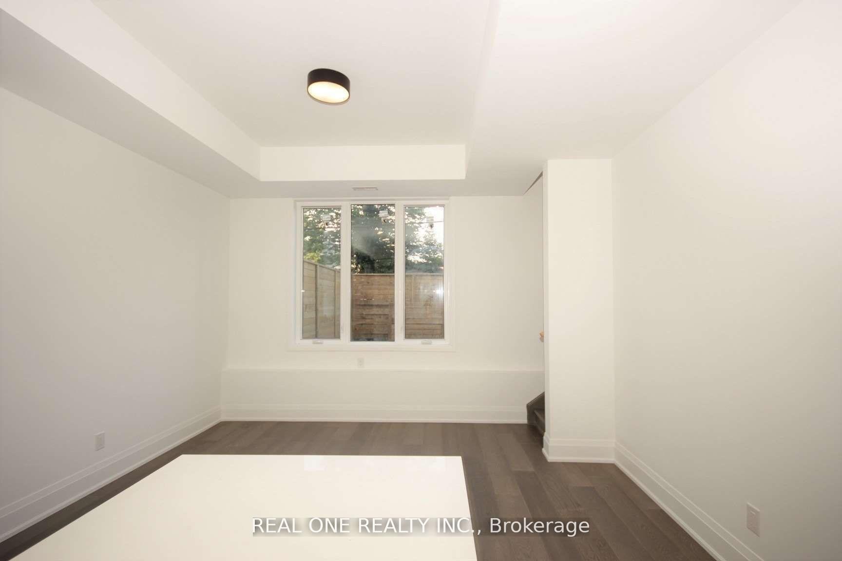 Photo 5 of Unit 4, 35 Dervock Crescent, North York, Bayview Village — HOMEH