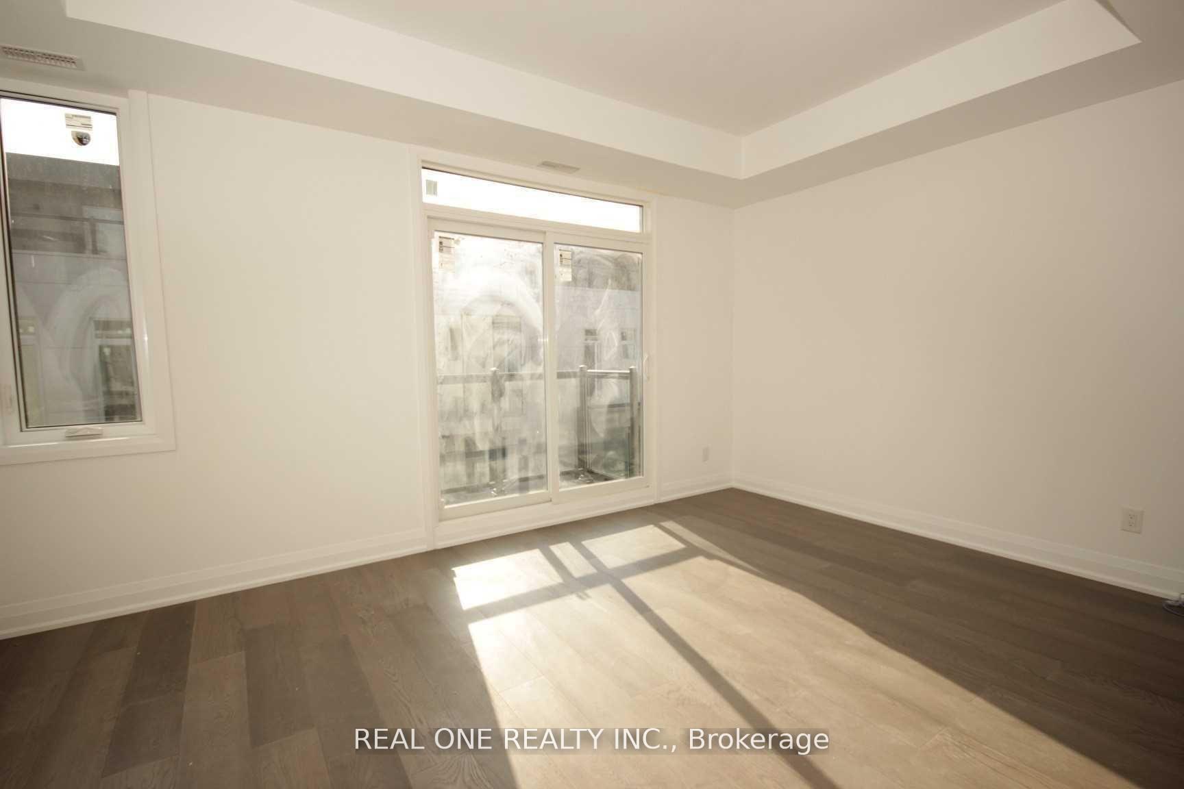 Photo 7 of Unit 4, 35 Dervock Crescent, North York, Bayview Village — HOMEH