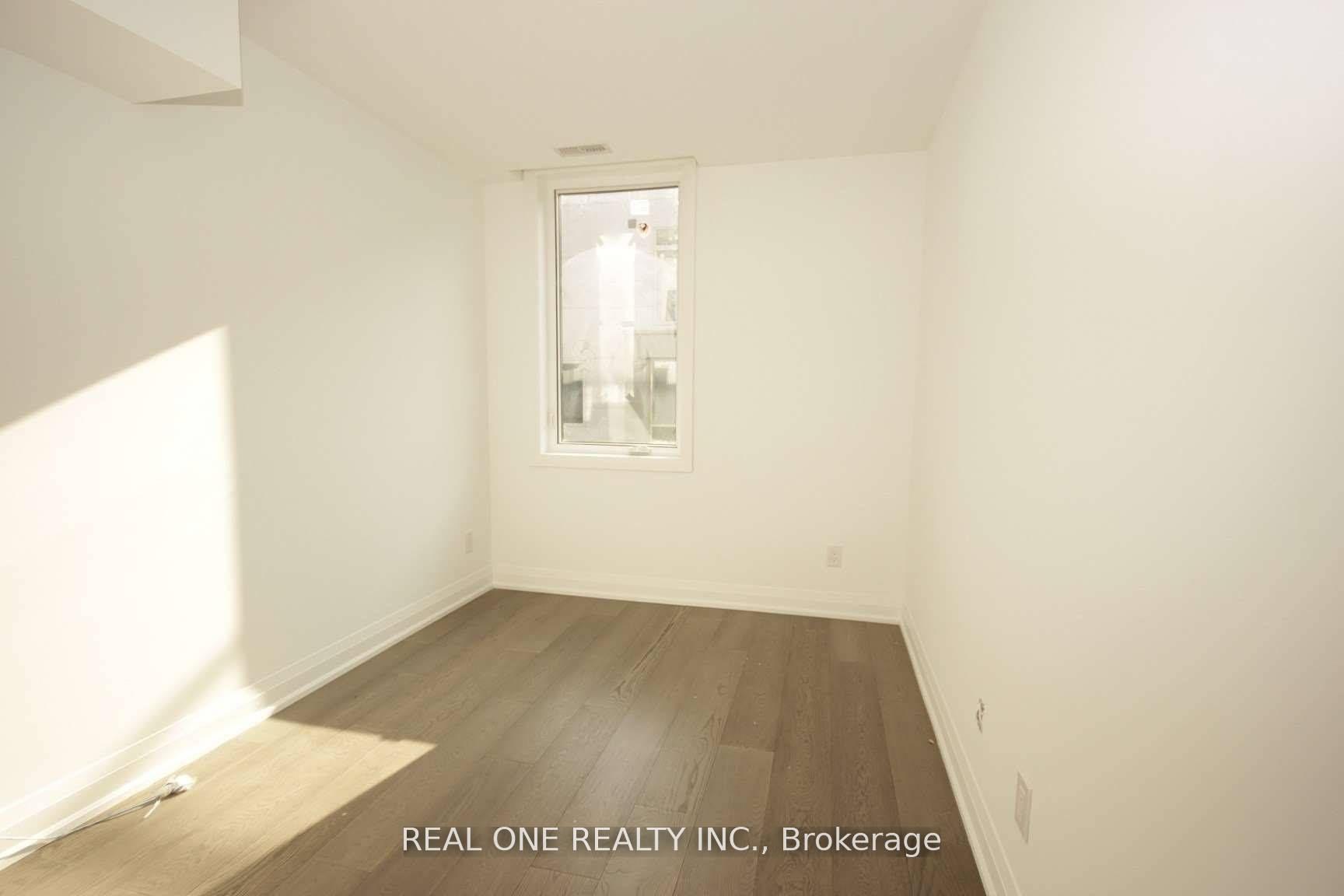 Photo 9 of Unit 4, 35 Dervock Crescent, North York, Bayview Village — HOMEH