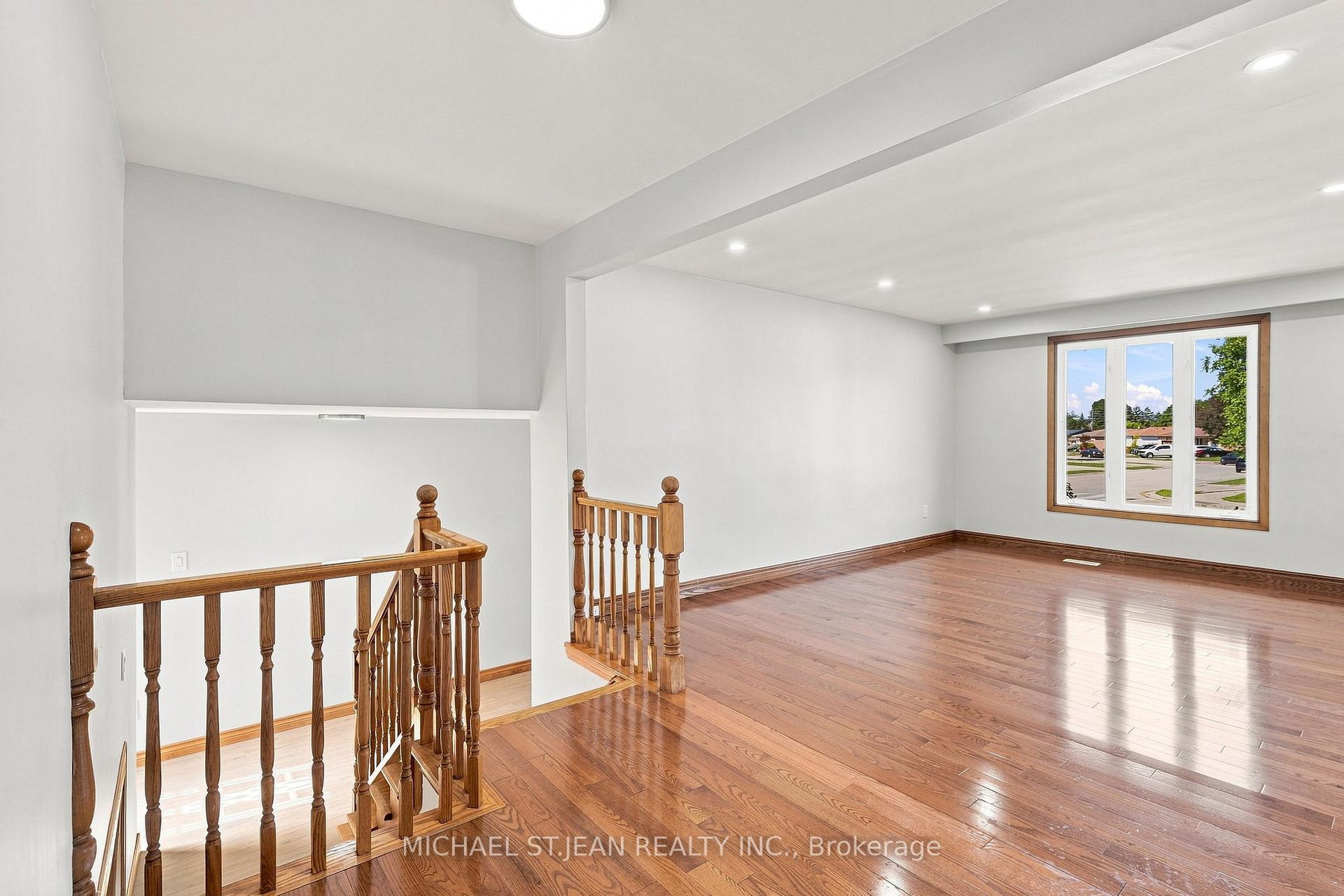 Photo 12 of 14 Green Forest Drive, Hamilton, Stoney Creek — HOMEH