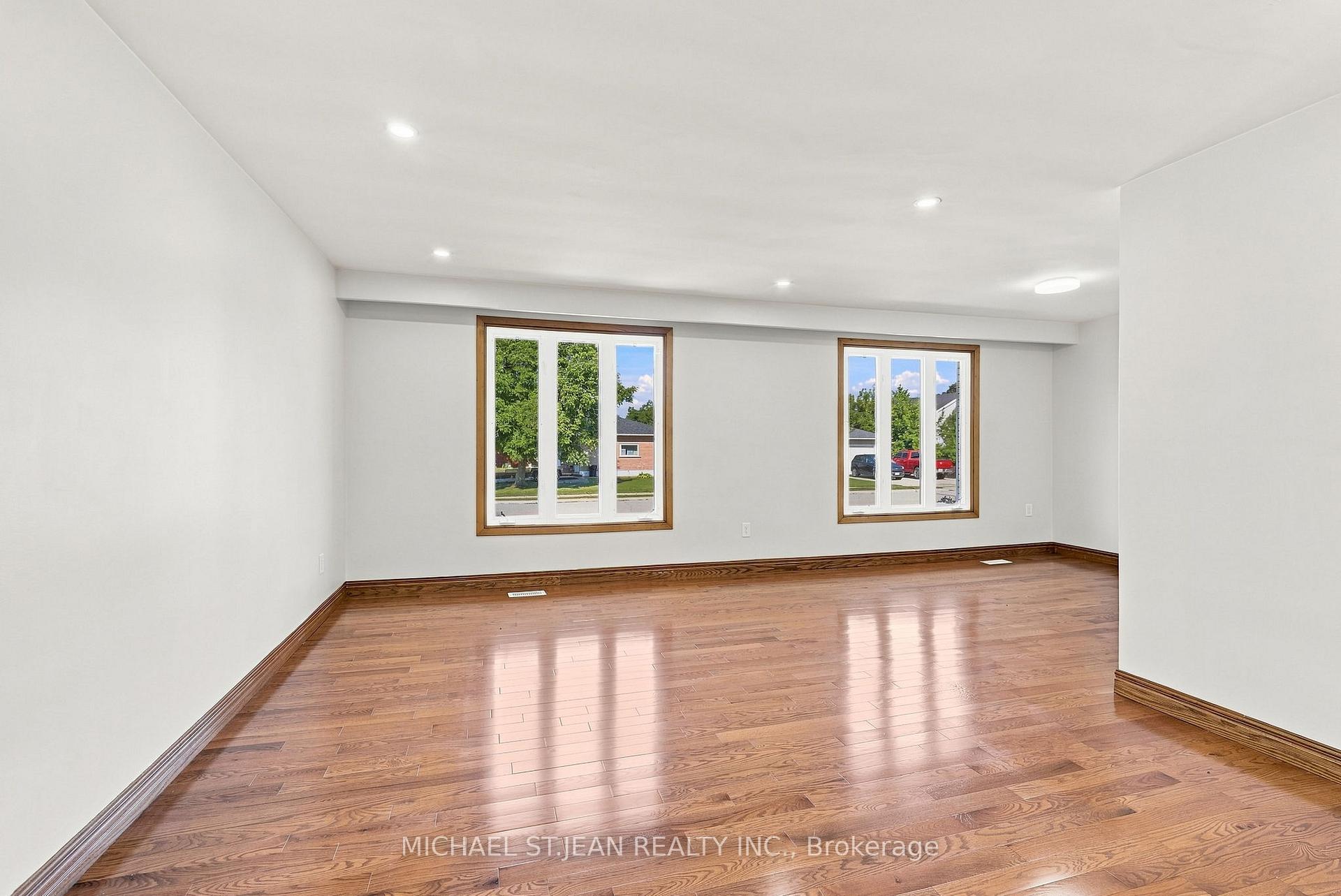 Photo 19 of 14 Green Forest Drive, Hamilton, Stoney Creek — HOMEH