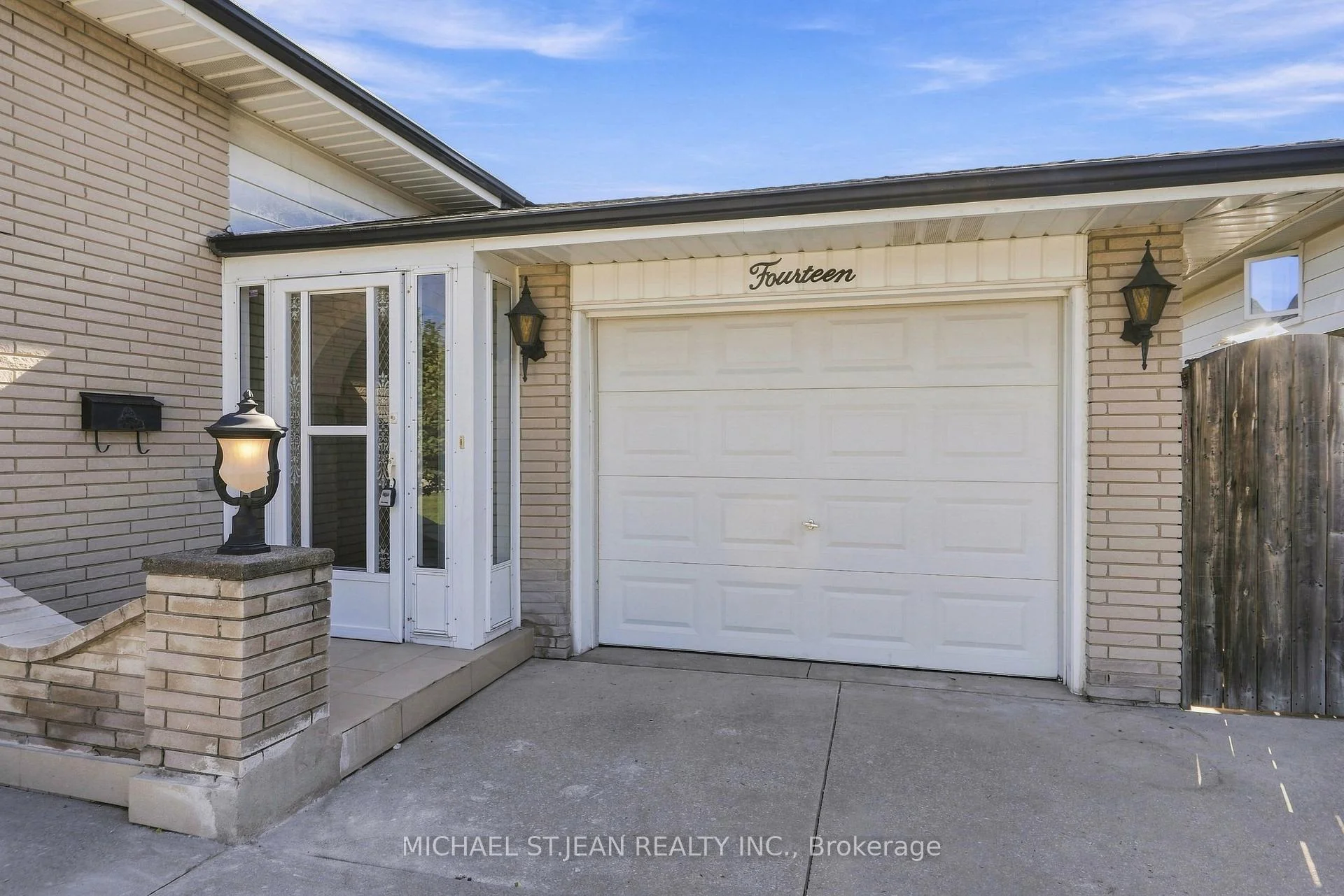 Photo 11 of 14 Green Forest Drive, Hamilton, Stoney Creek — HOMEH
