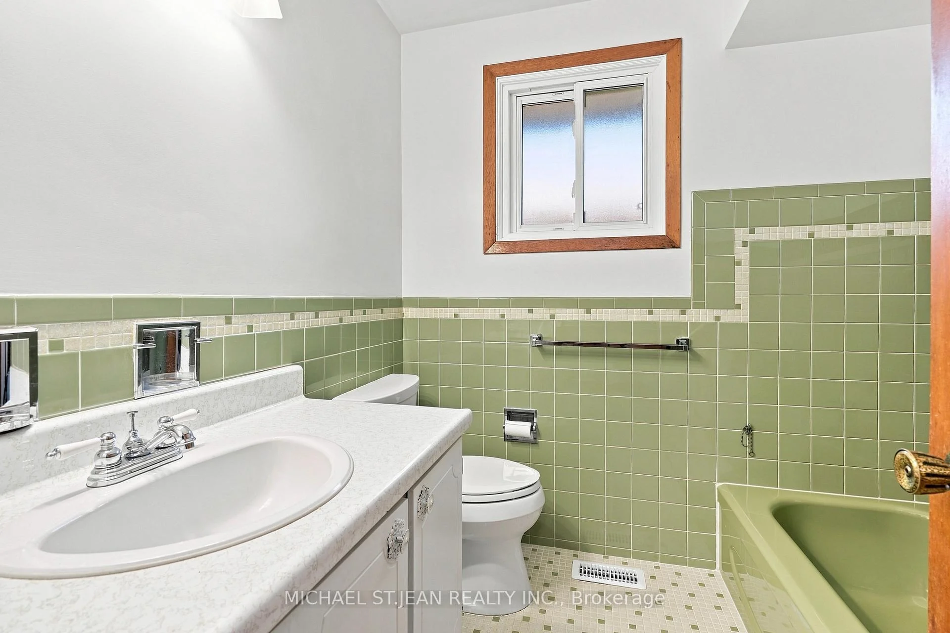 Photo 54 of 14 Green Forest Drive, Hamilton, Stoney Creek — HOMEH