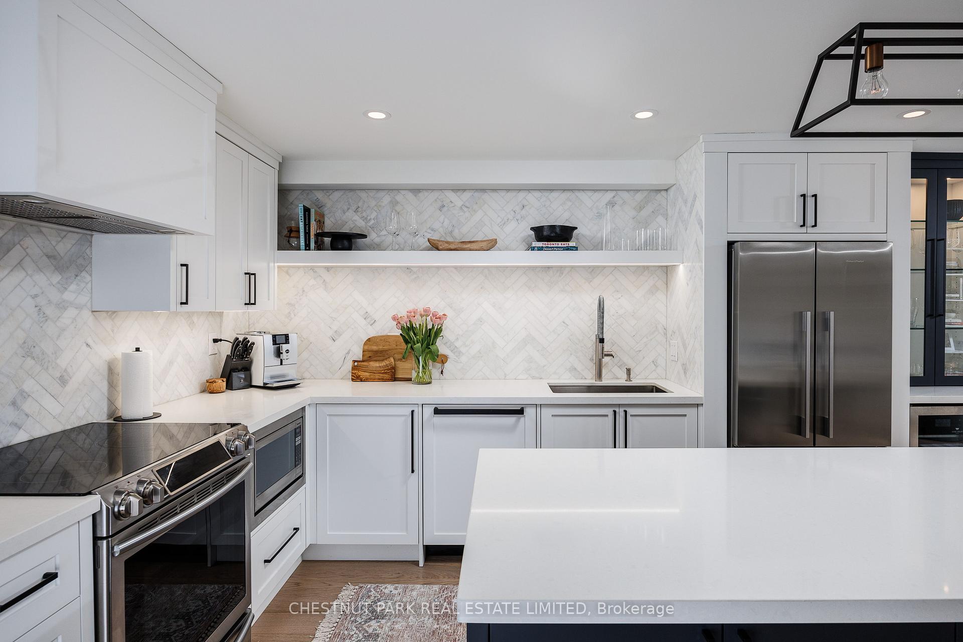 Photo 5 of Unit 203, 40 Oaklands Avenue, Toronto, Yonge-St. Clair — HOMEH
