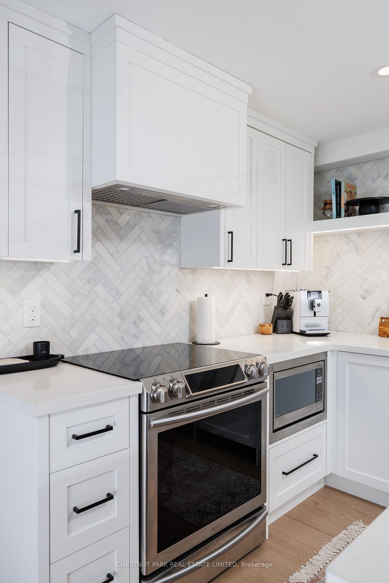 Photo 6 of Unit 203, 40 Oaklands Avenue, Toronto, Yonge-St. Clair — HOMEH