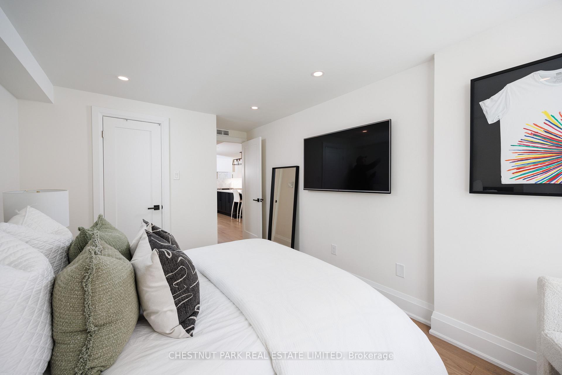 Photo 21 of Unit 203, 40 Oaklands Avenue, Toronto, Yonge-St. Clair — HOMEH