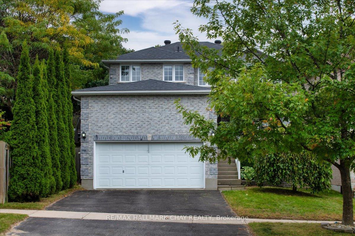 Photo 2 of 3 Bell Street, Barrie, Ardagh — HOMEH