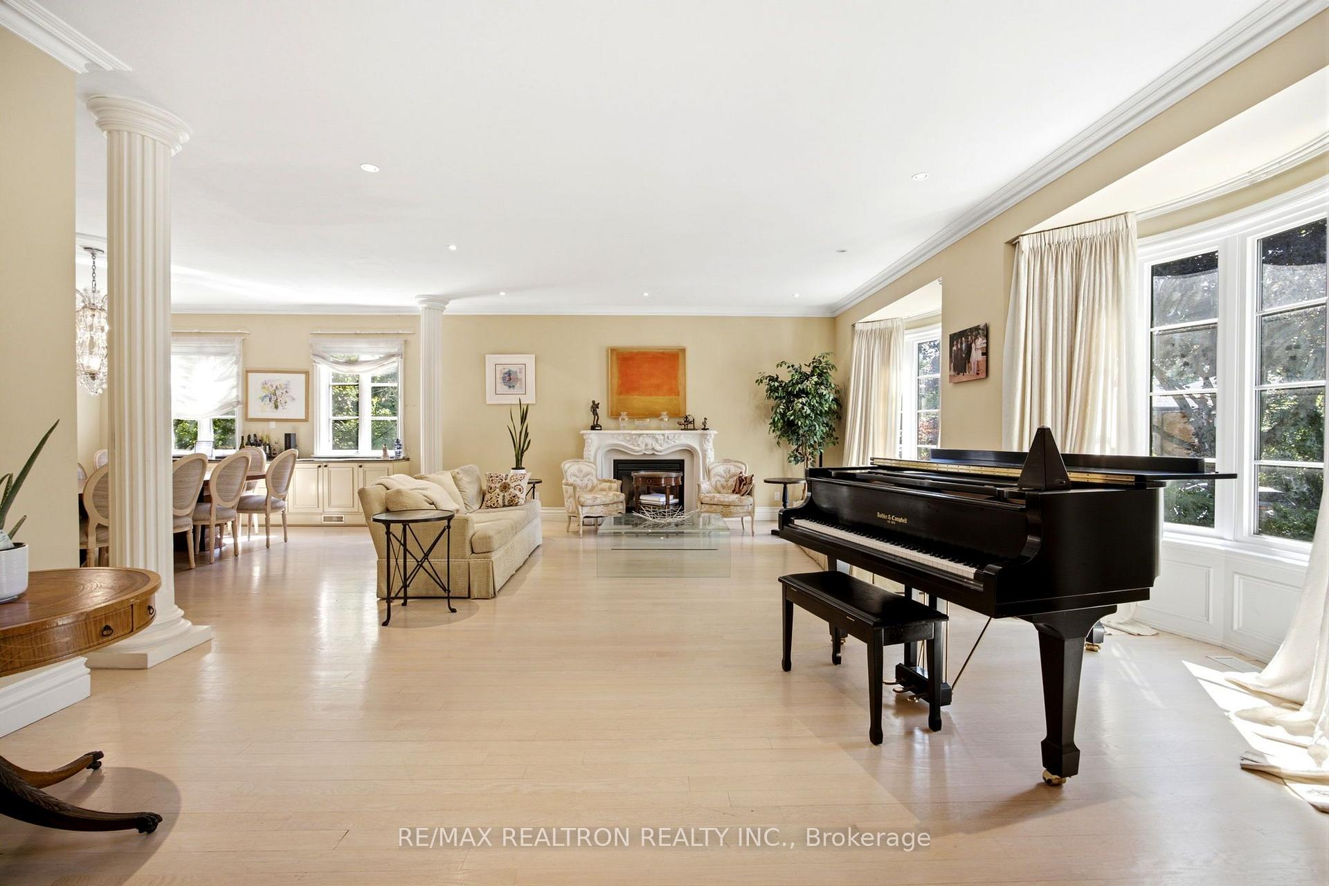 Photo 2 of 50 Viewmount Avenue, Toronto, Englemount-Lawrence — HOMEH